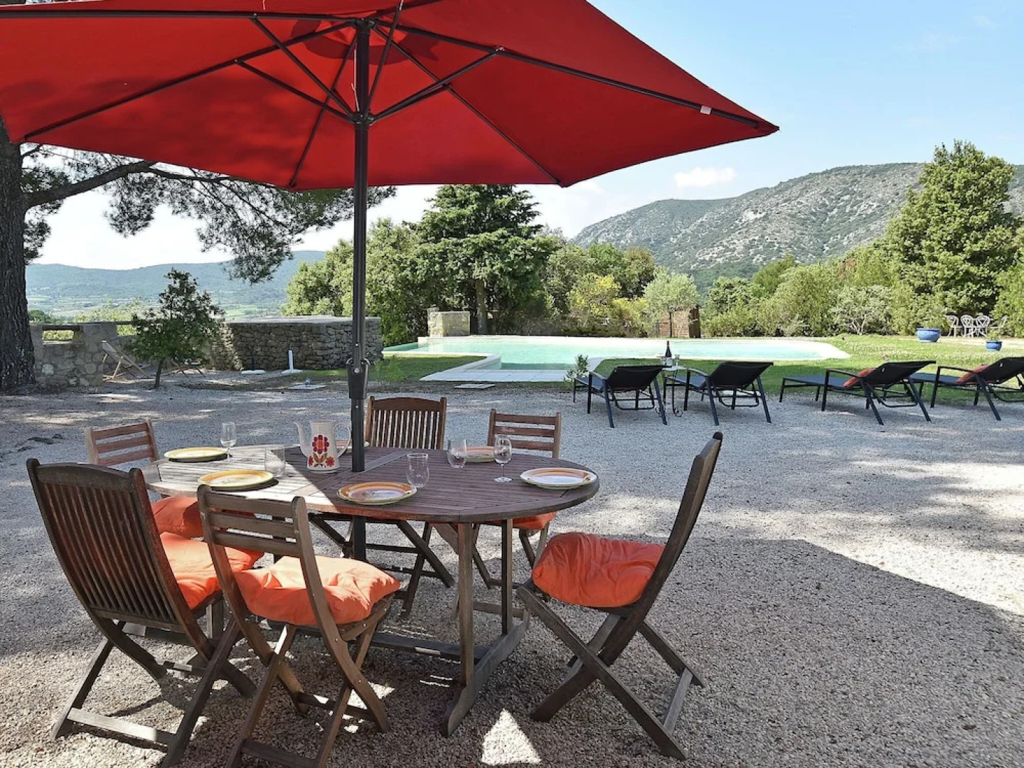 Private Infinity Pool, Beautiful View of Mont Ventoux, a Dream Spot!