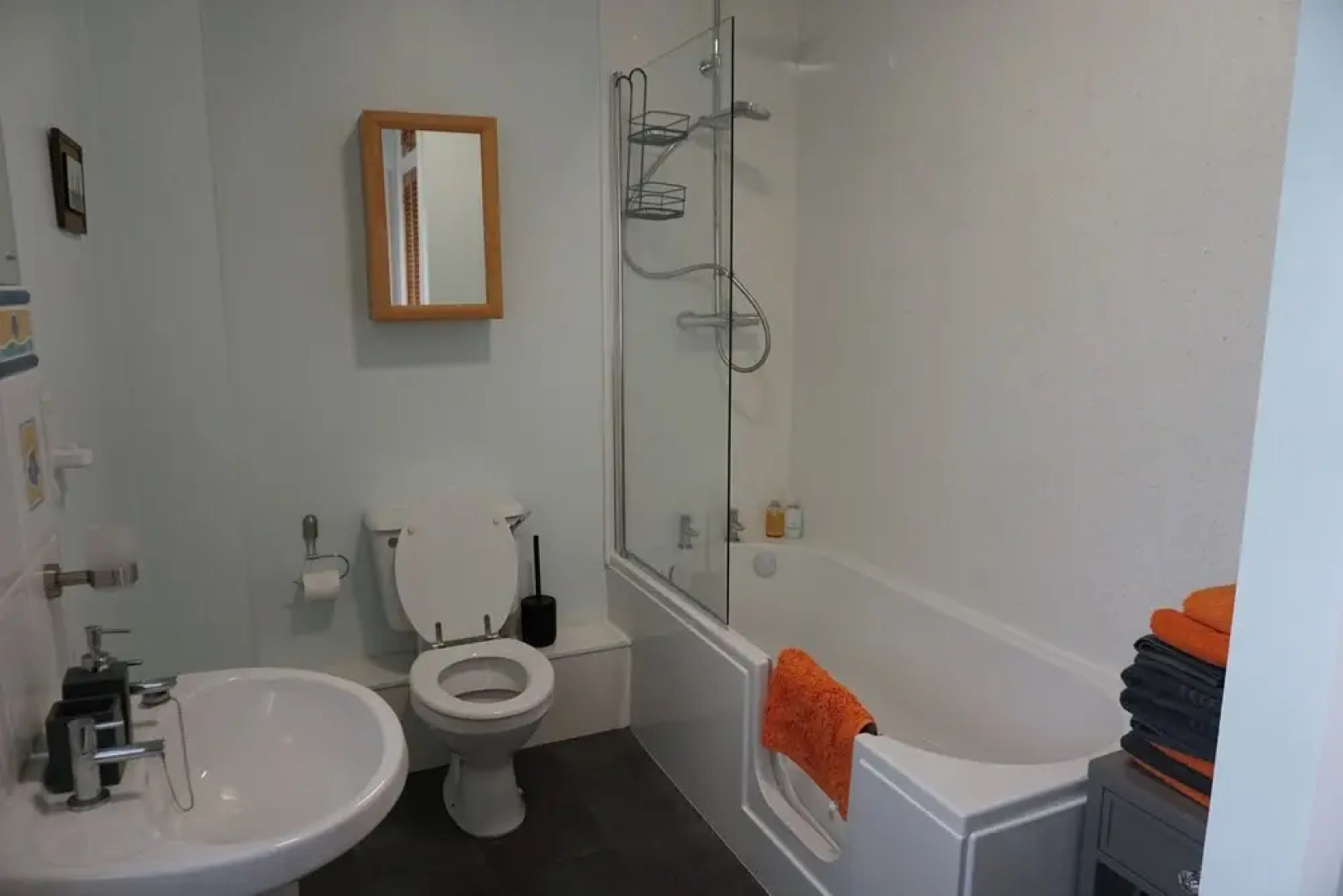 Tranquil Farlow Retreat, Sleeps 4 With Parking