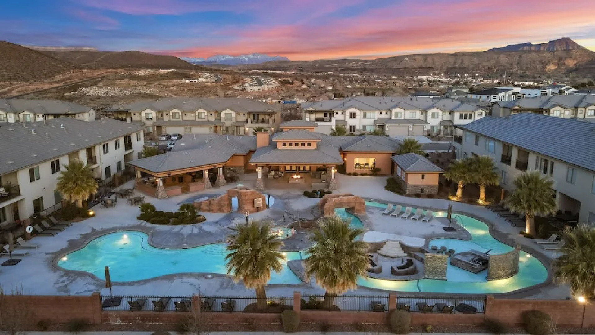 Zion's Paradise 6 Bedroom Townhouse