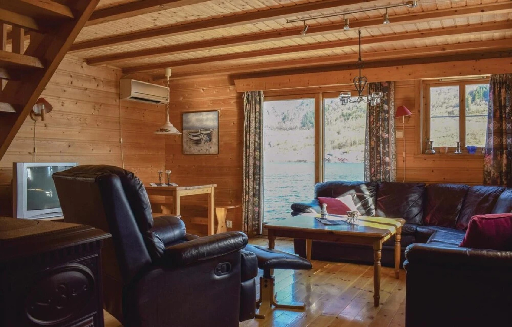 Stunning Home in Ølensvåg With 2 Bedrooms and Wifi