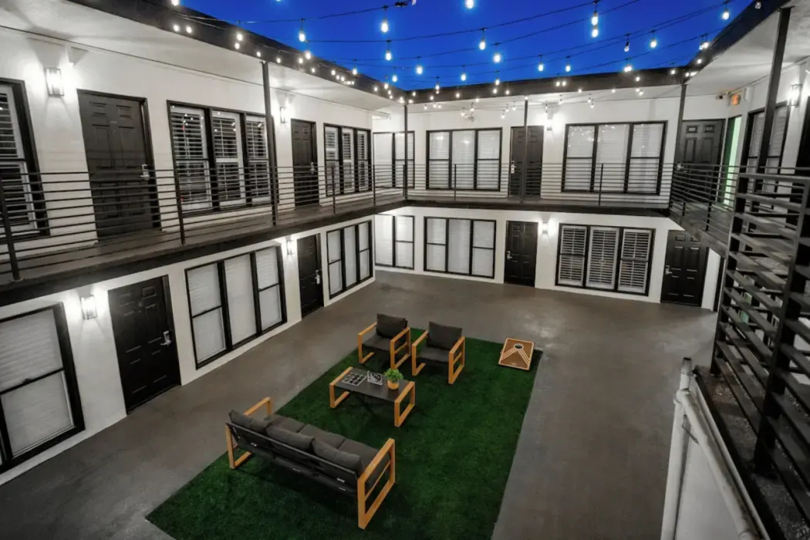 Bevonshire Lodge Motel