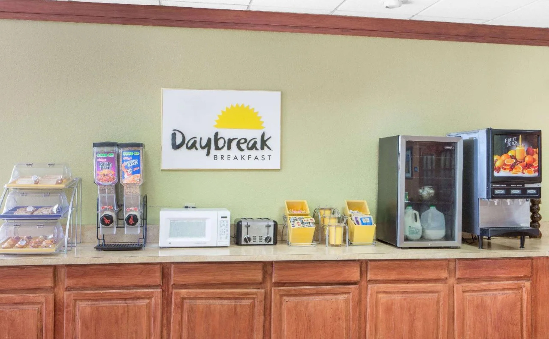 Alice-Days Inn  Golfing Area