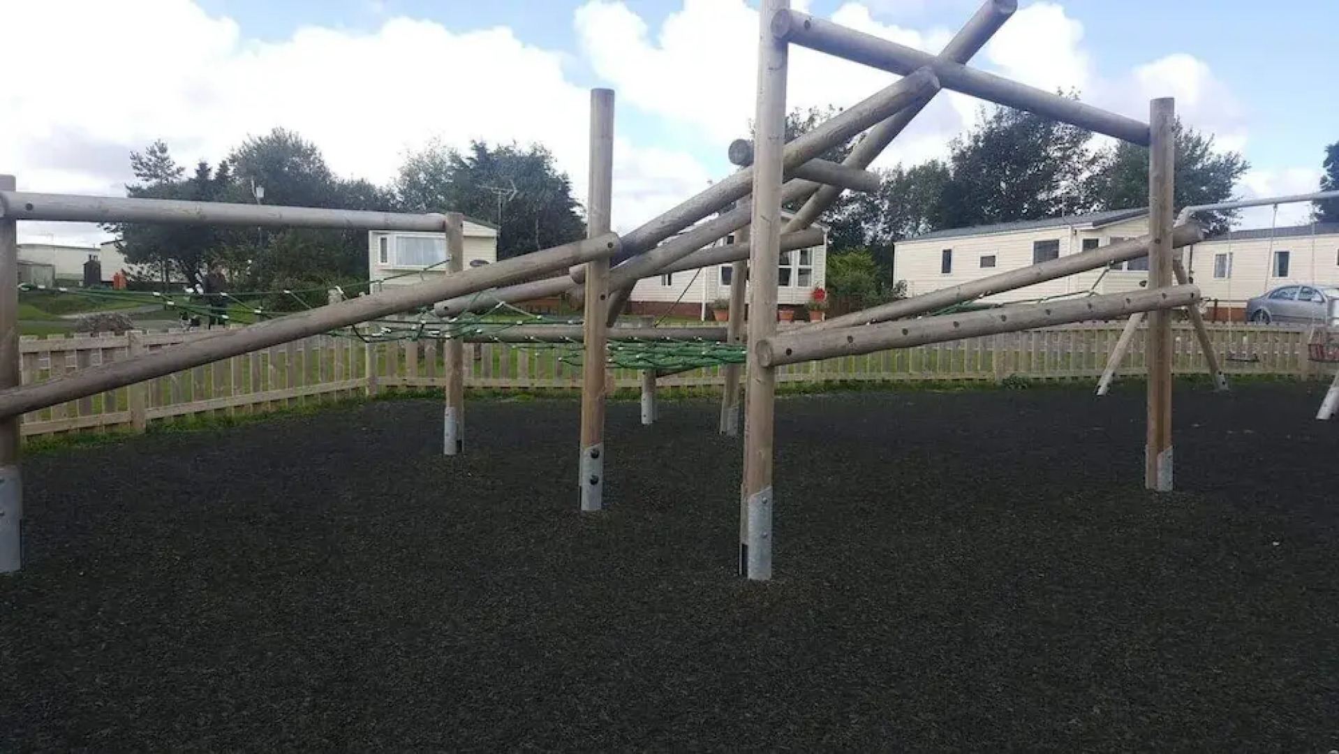 2 Bed Lodge - Sleeps 5 - Parking - Pets - Wifi