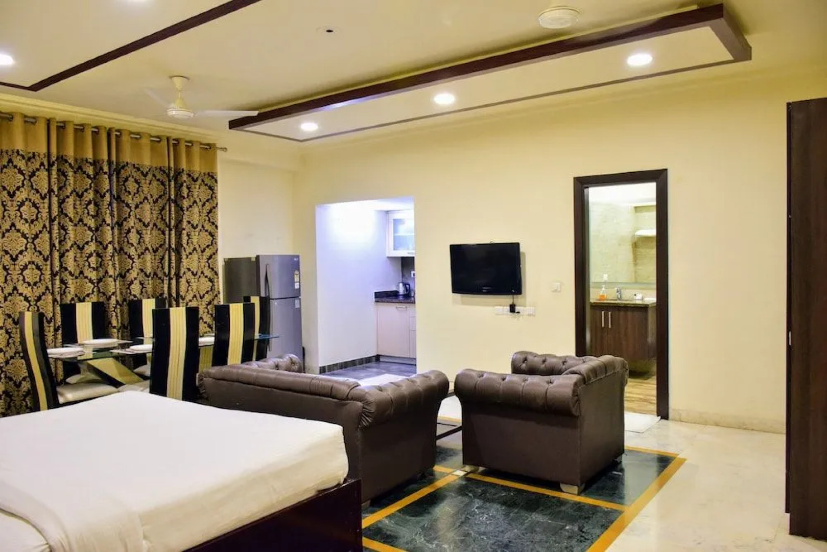 When In Gurgaon - Service Apartments Next to Artemis Hospital