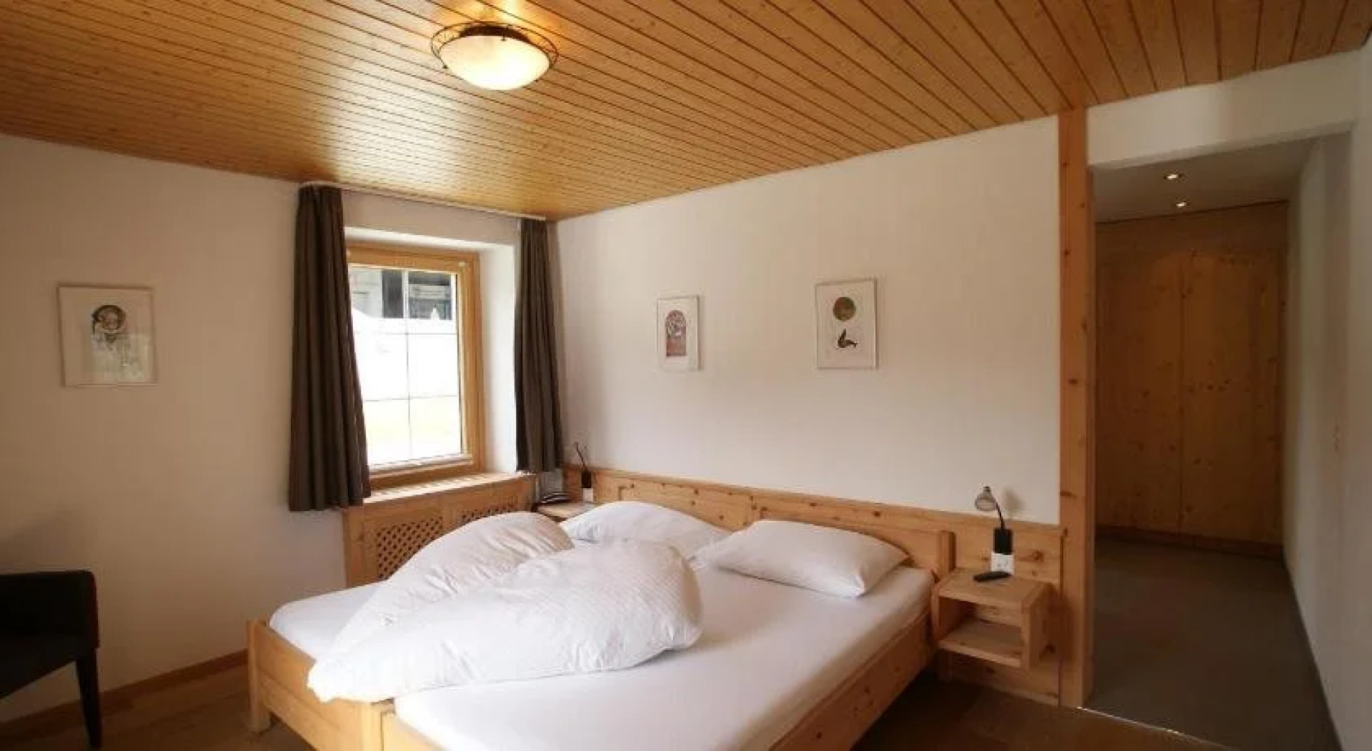 Bellaval Hotel & Restaurant