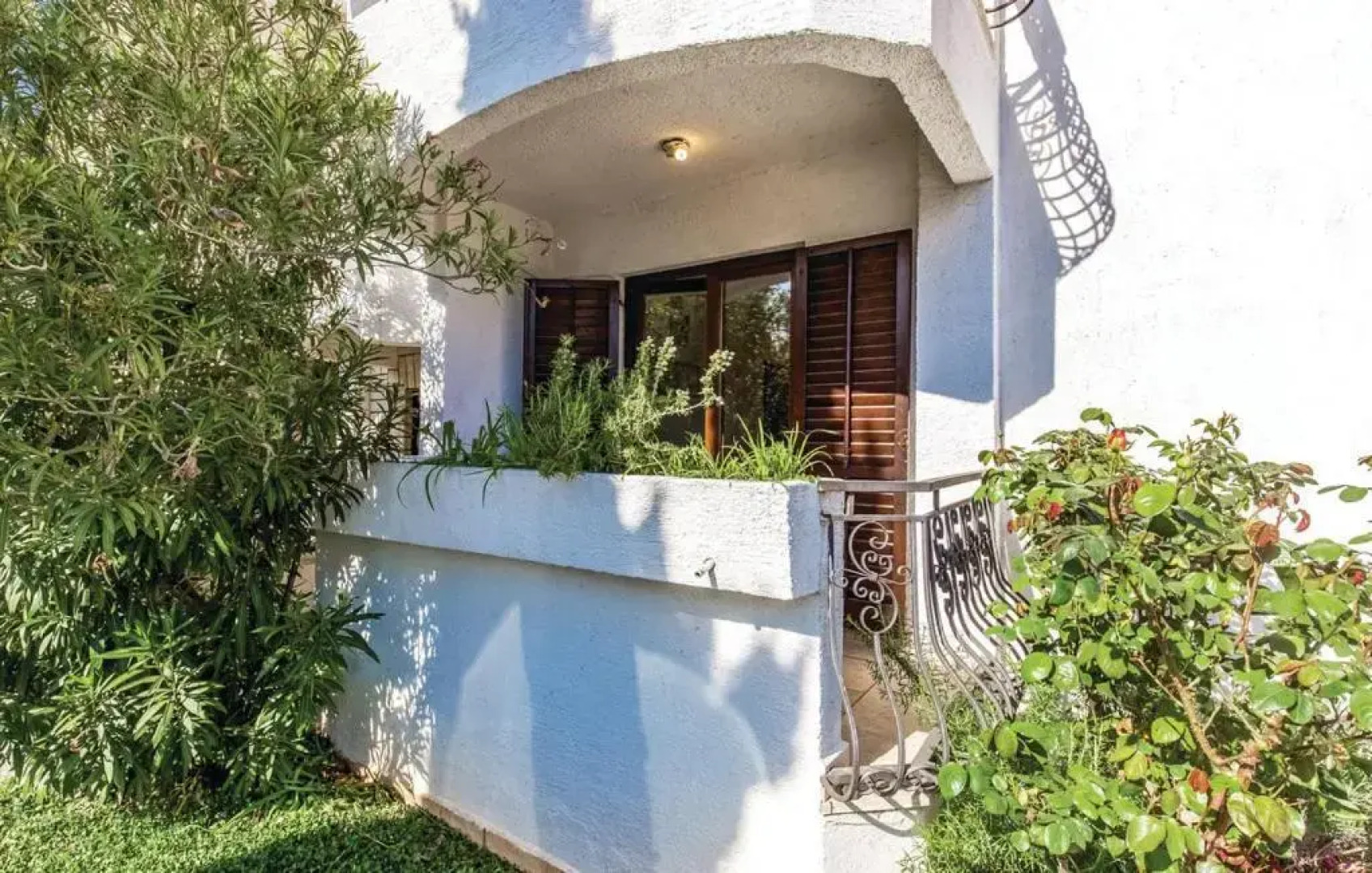 Three-Bedroom Apartment Jadranovo with an Outdoor Swimming Pool 08