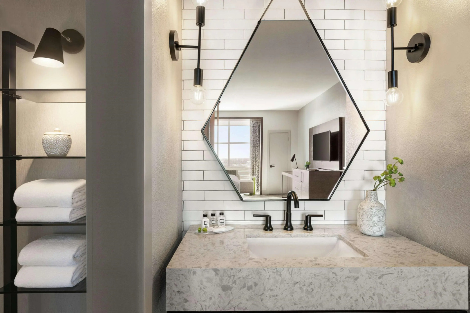 Hotel Alba, Tapestry Collection by Hilton