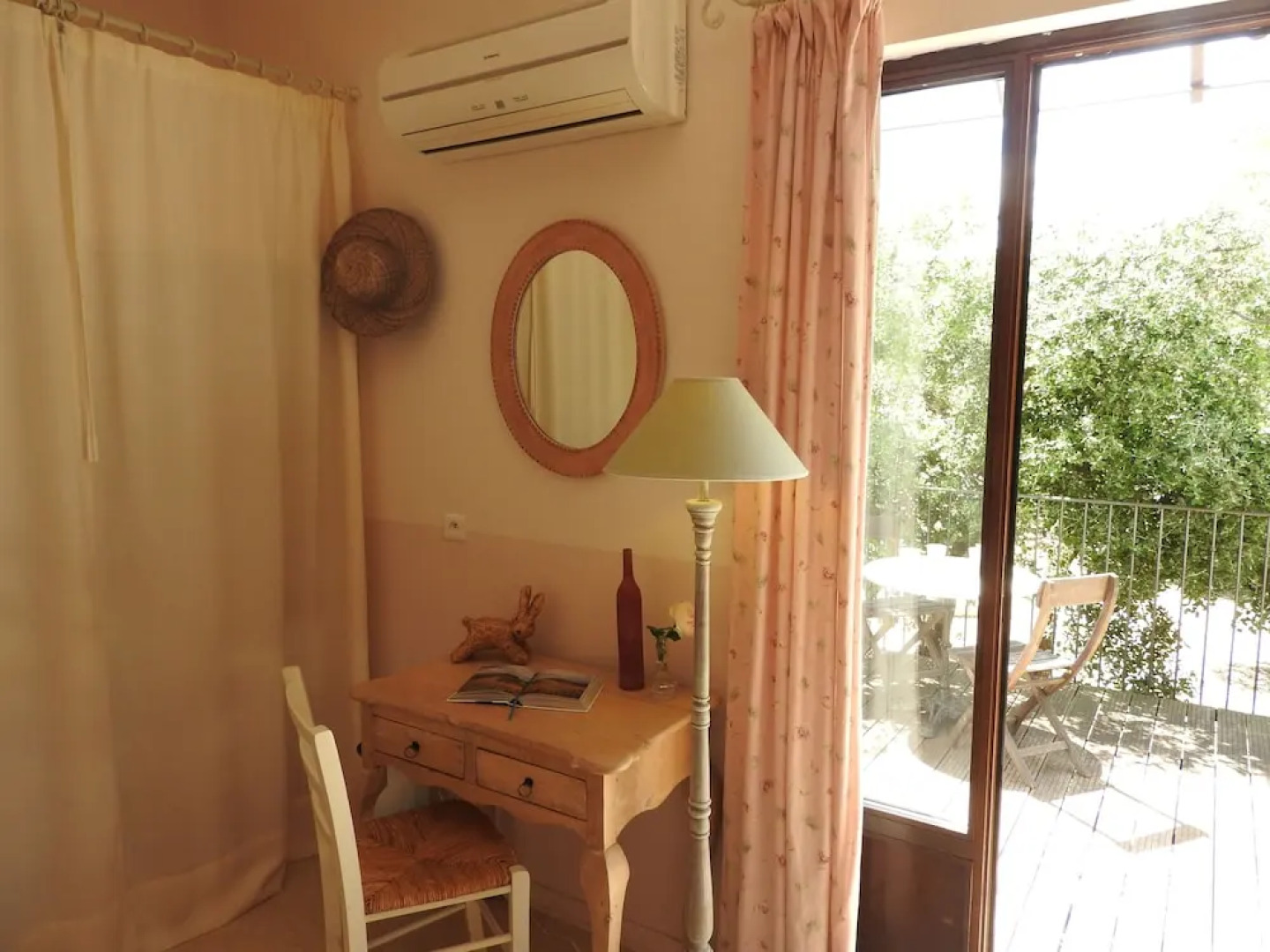 Le Mas de l Escaillon