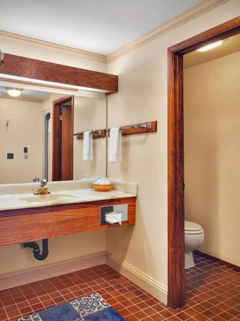 Coachman Inn & Suites