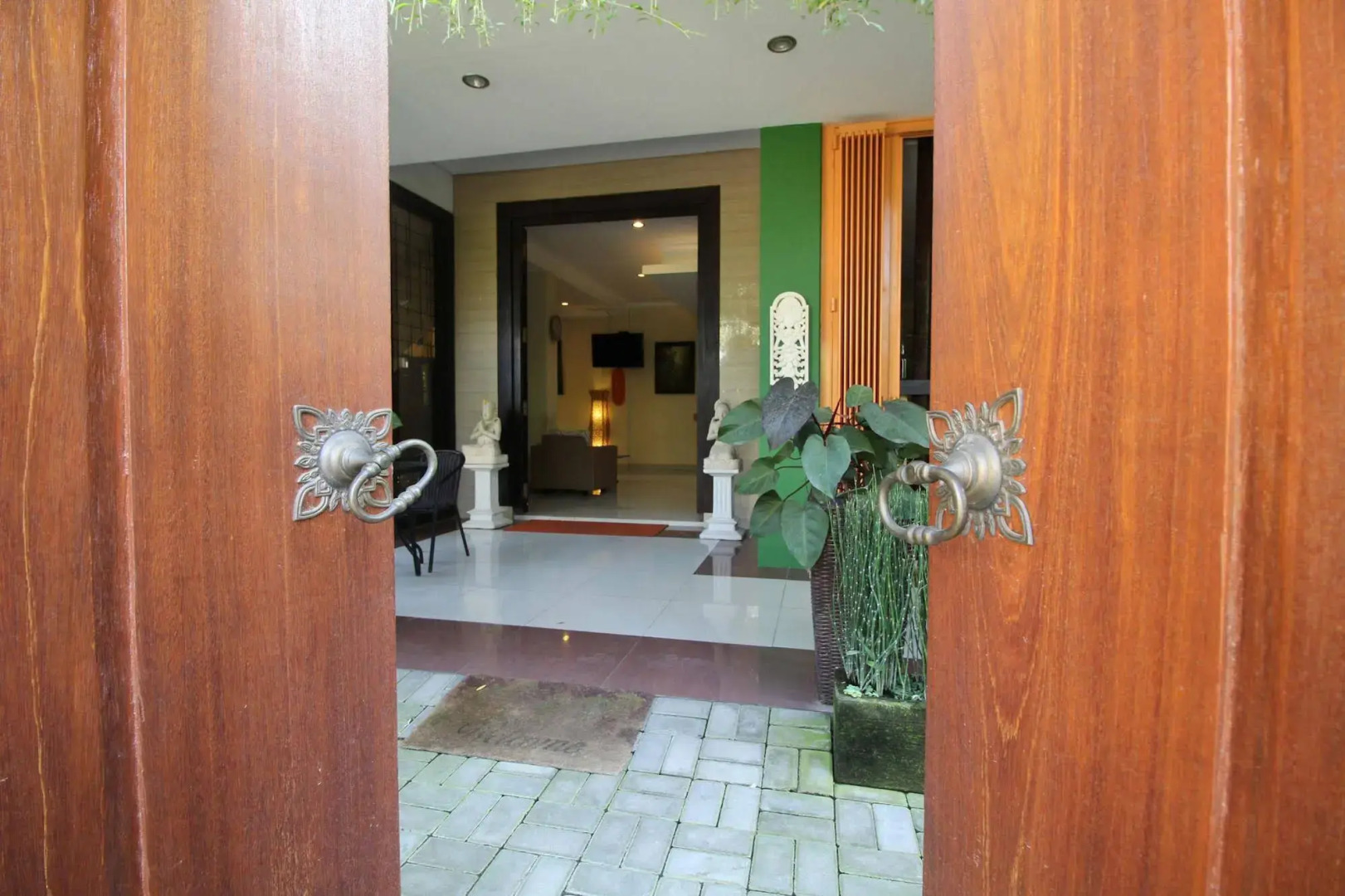 Airy Gianyar Hasanuddin Gang Dugul Sari Bali