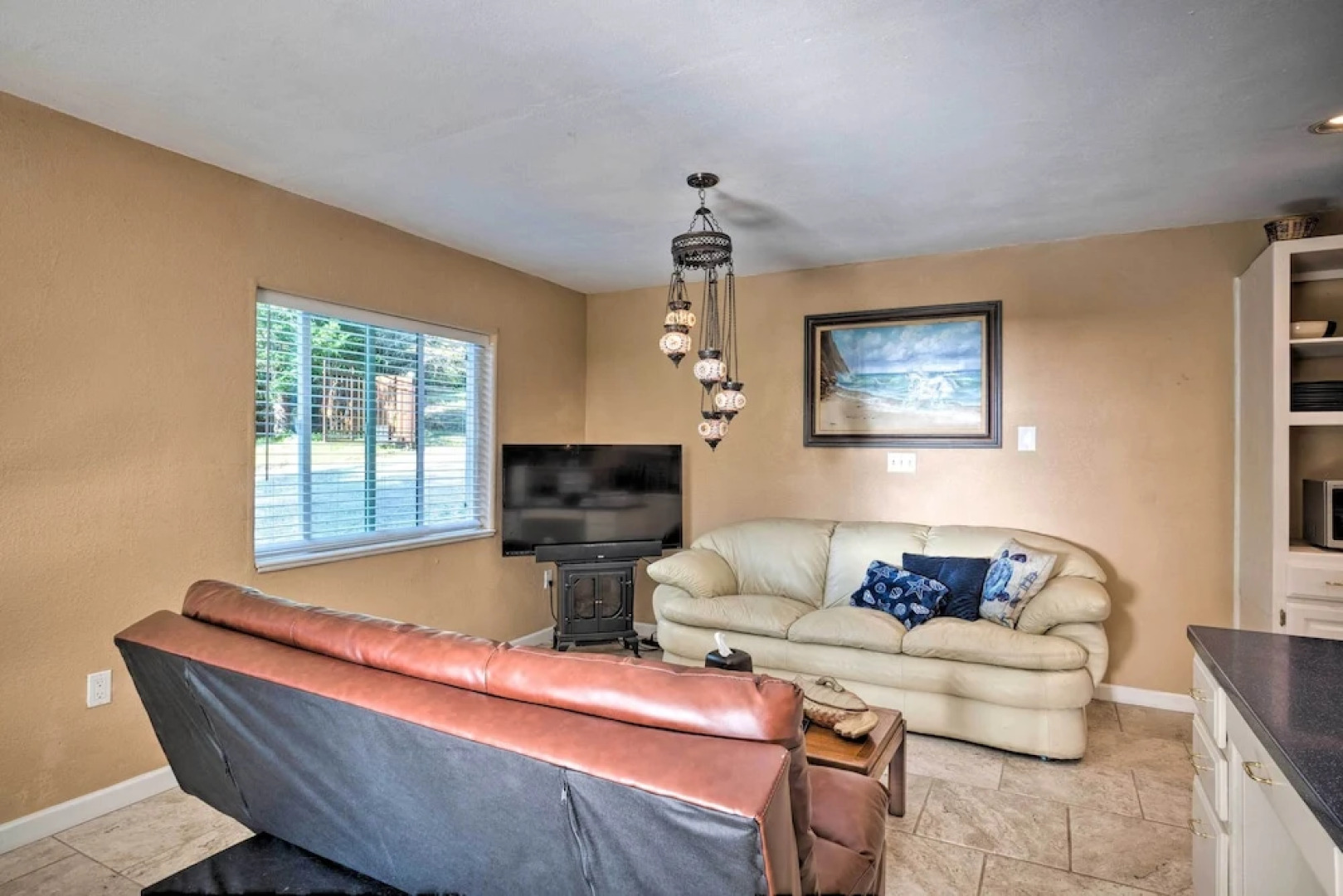 Quaint Riverside Reprieve w/ Kayaks + Floats!