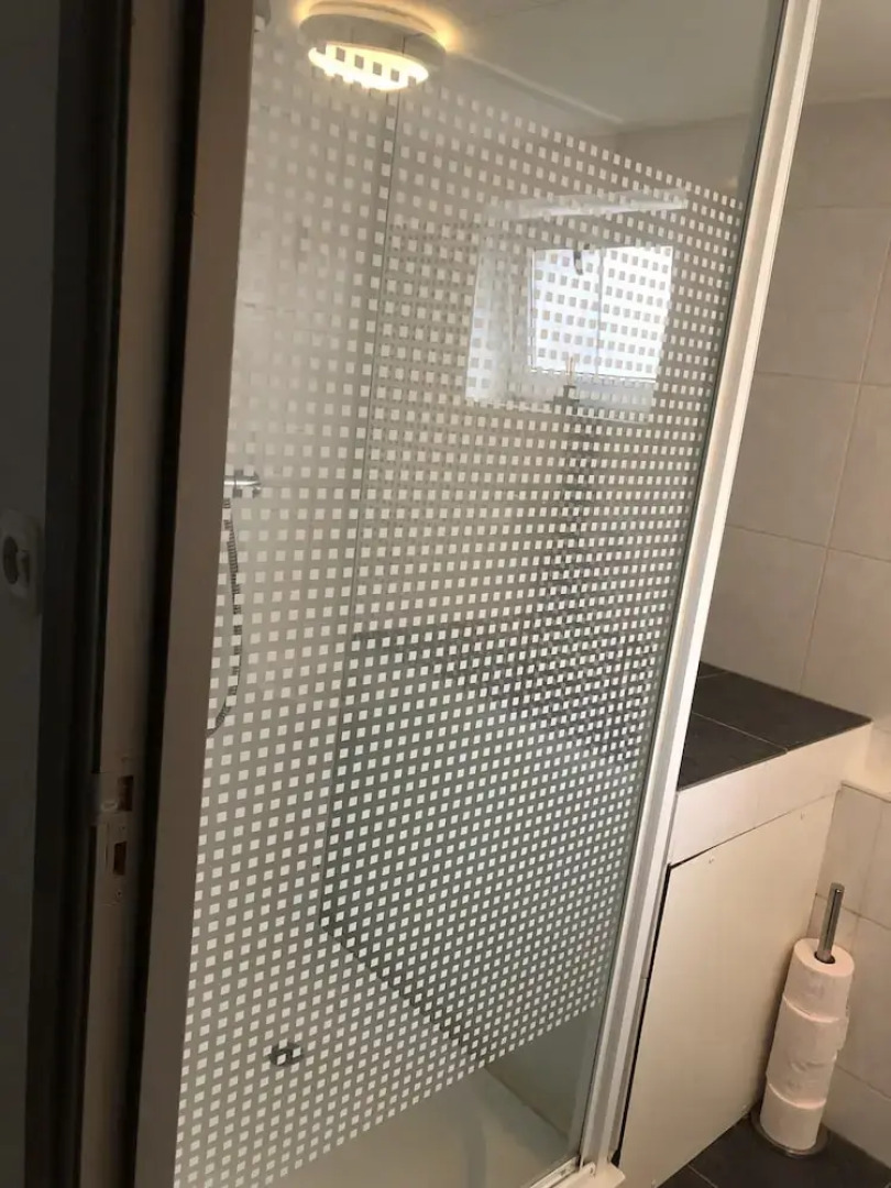 Slapen in eigentijds woonboot hotel