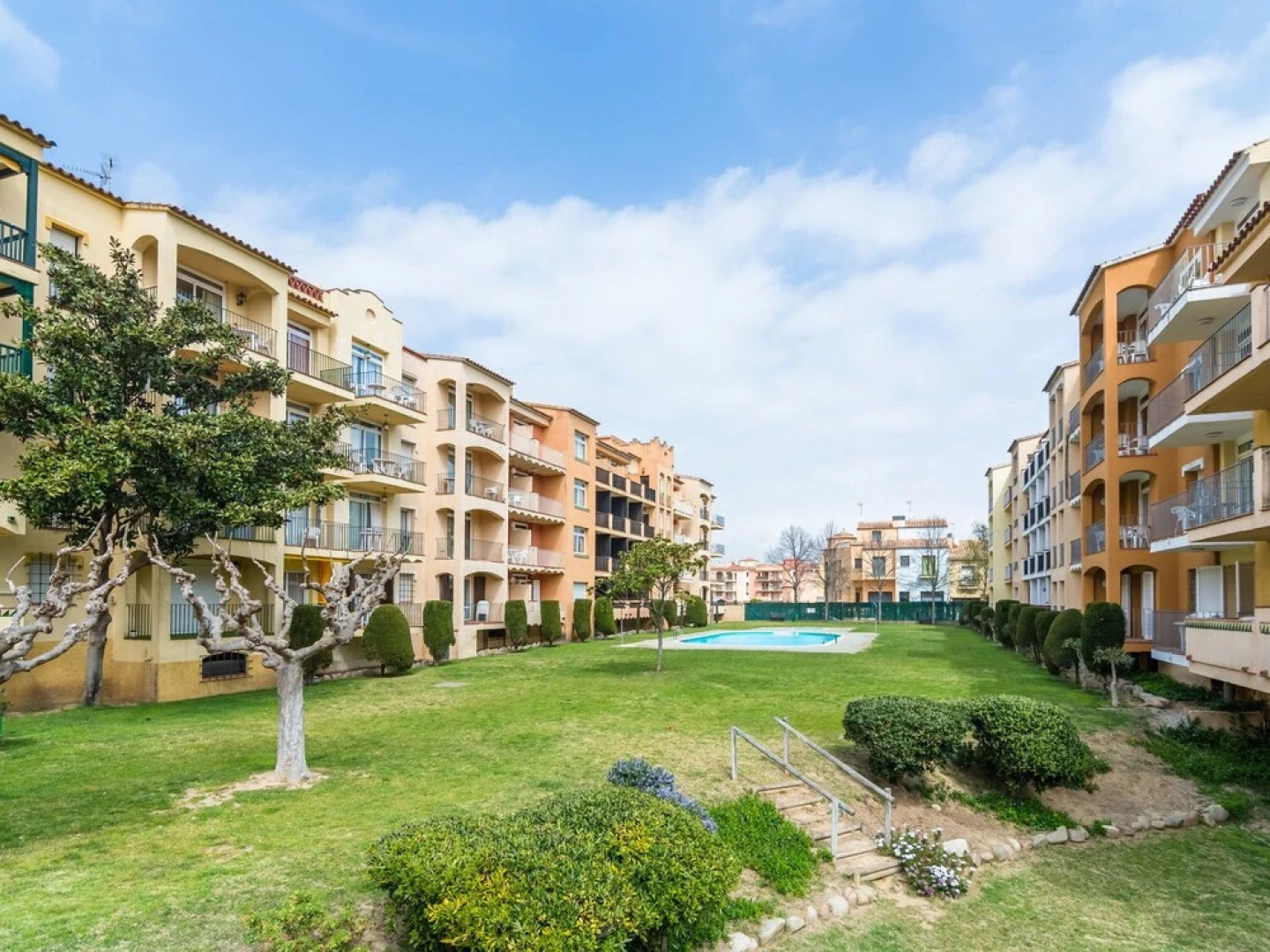 Alluring Apartment in Empuriabrava With Swimming Pool