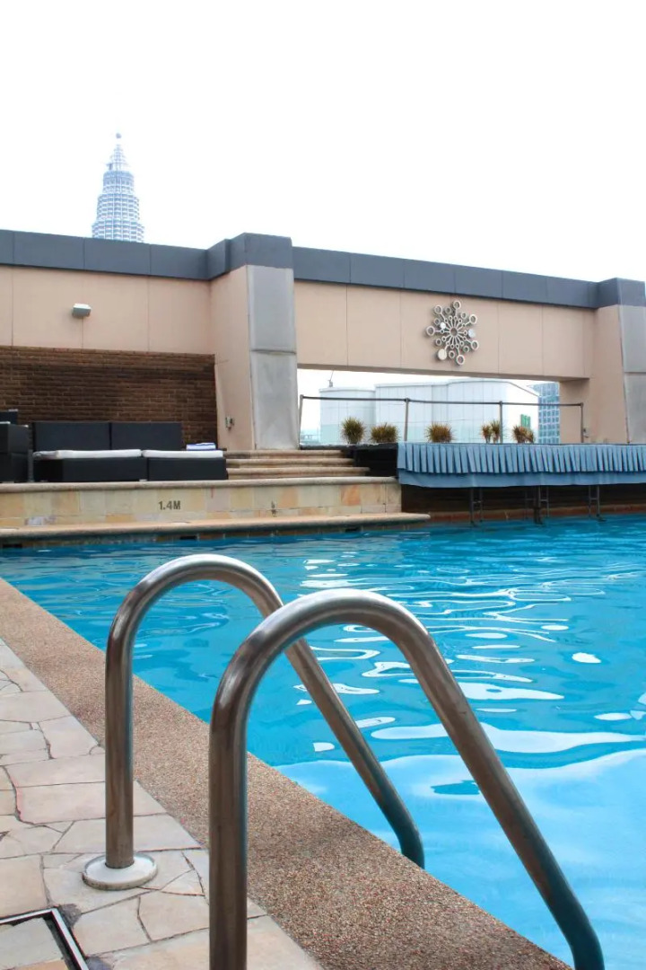 Pacific Regency Hotel Suites