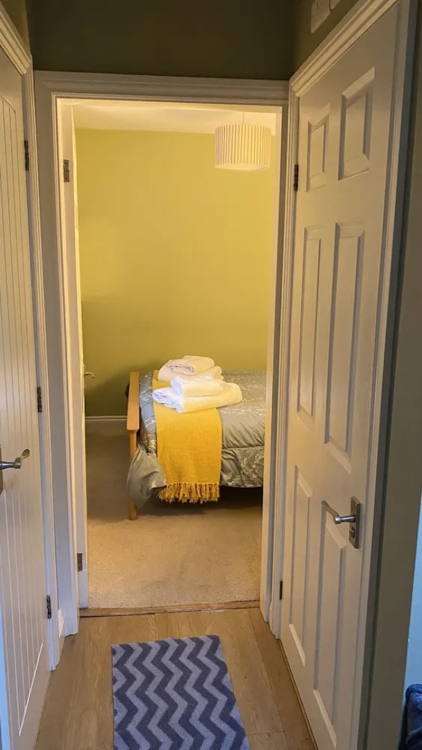 Private Annex, Parking, Wifi, 2mins to J48 A1 M1