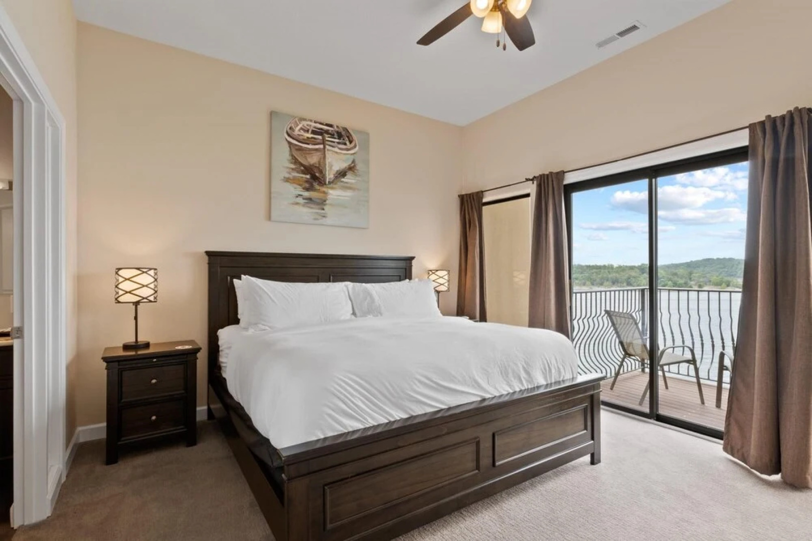 Deluxe 2 Bedroom Villa Lakefront