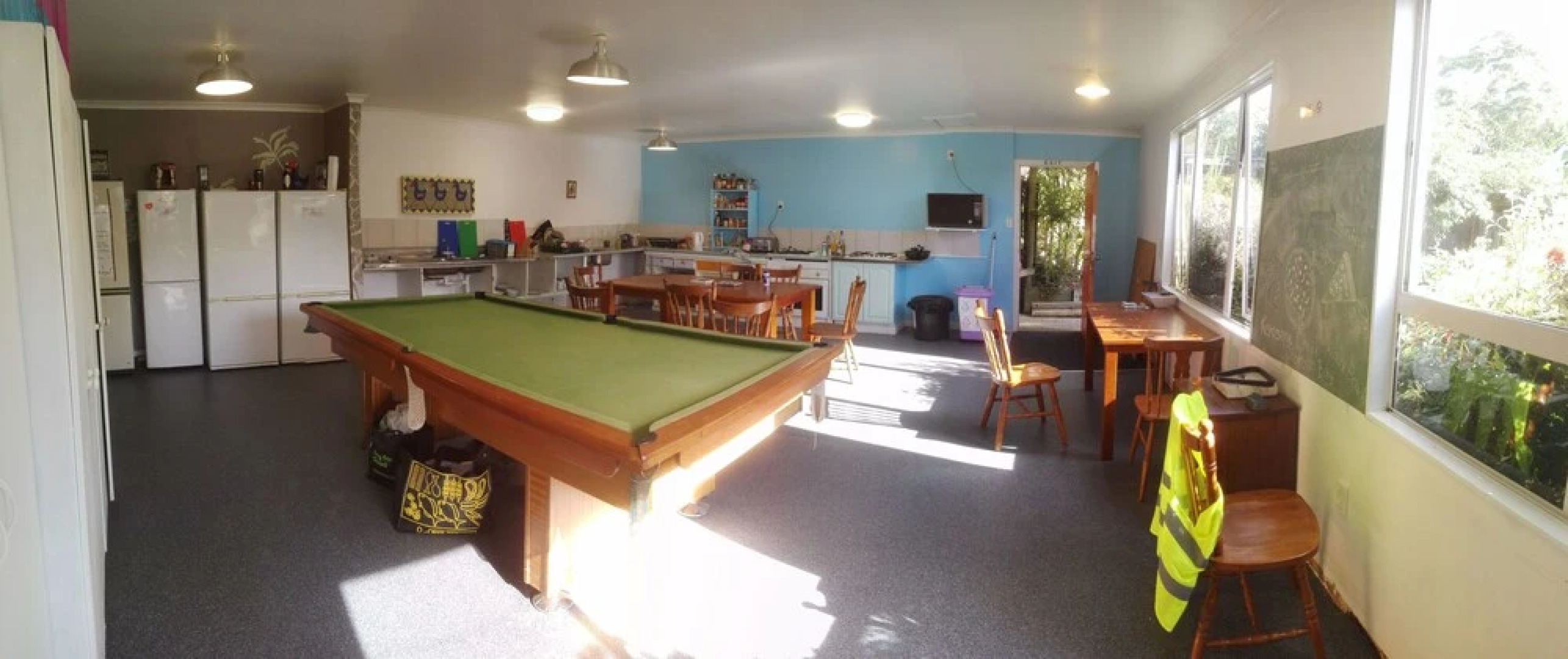 Purple Hen Bunk House - Hostel