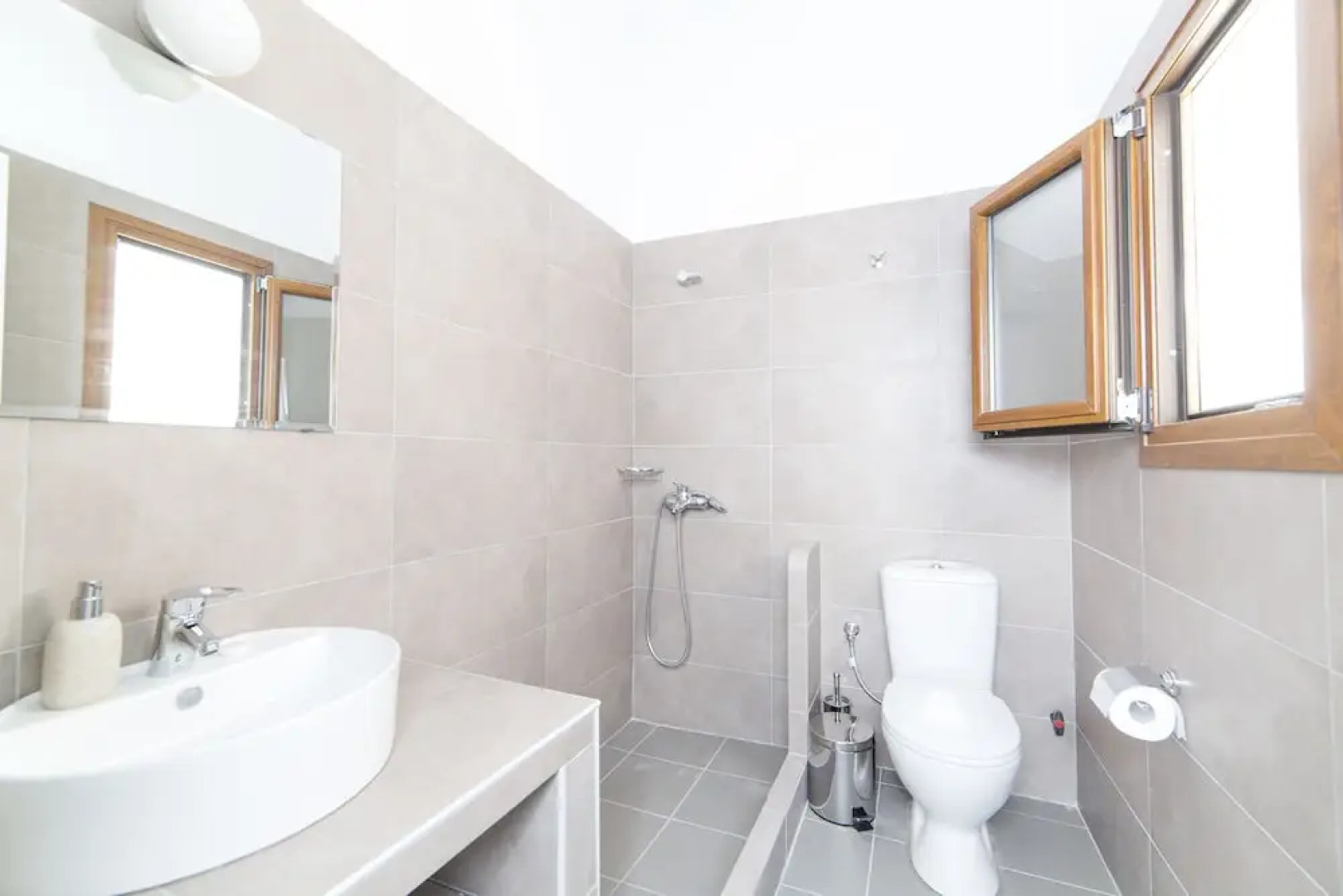 Agerino Studios & Apartments