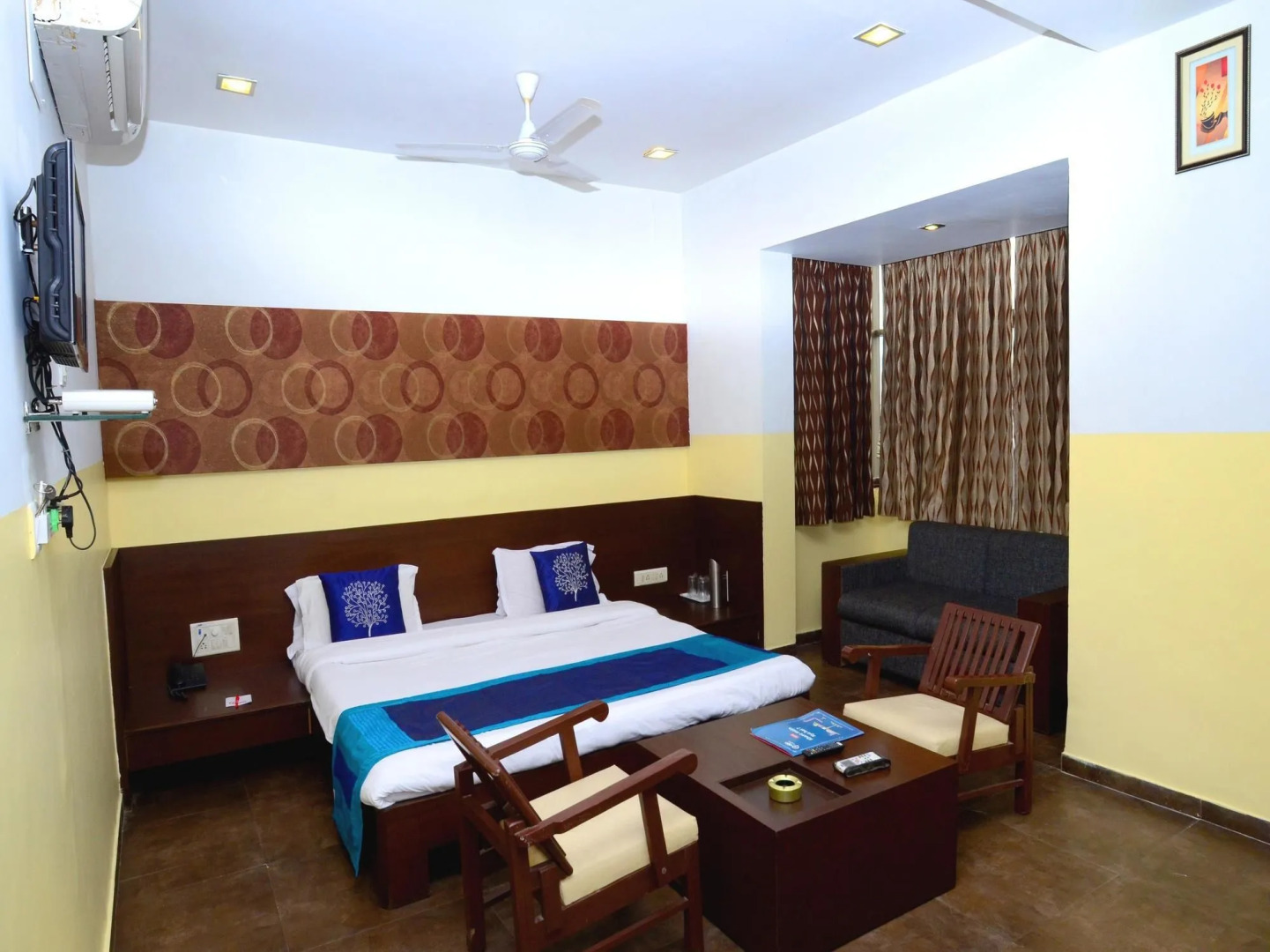 OYO 1030 Hotel Palm View Residency