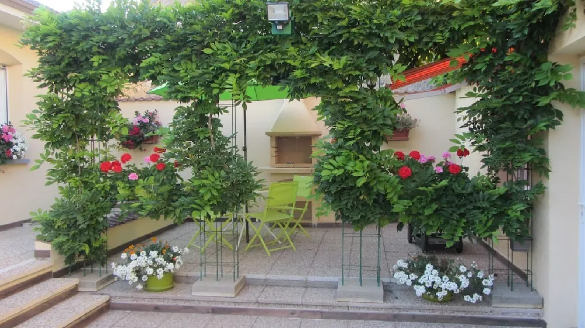 Chambre D'Hotes Les Glycines