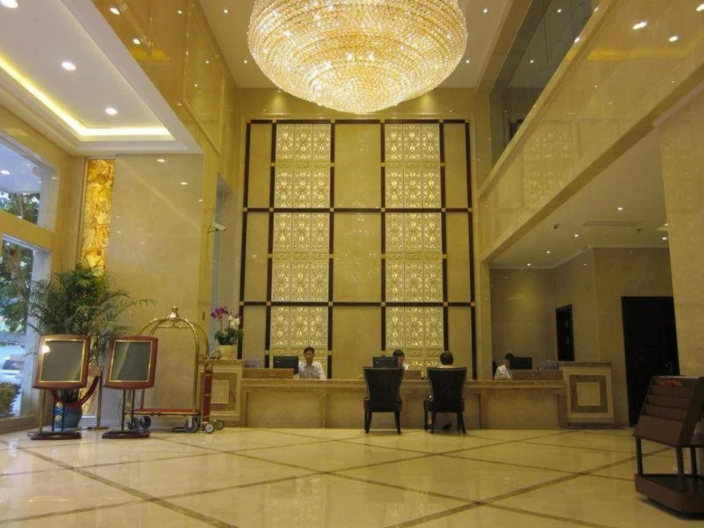 Mingcheng Fangzhou Hotel