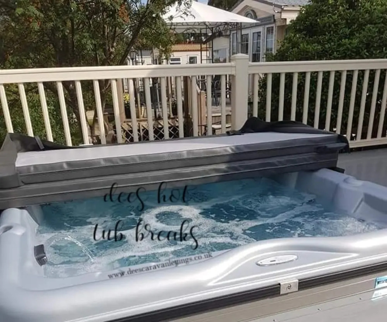 Lakeside Hot tub Holiday Tattershall Lakes