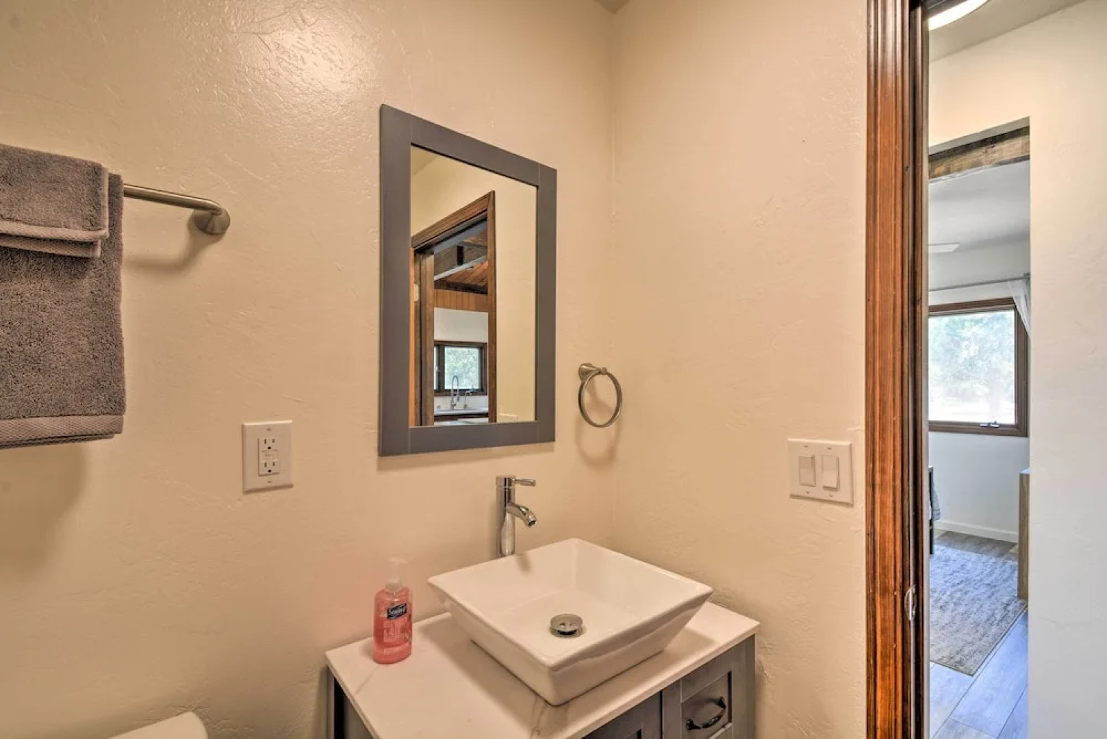 Lovely Yosemite Area Home w/ Hilltop Mtn View