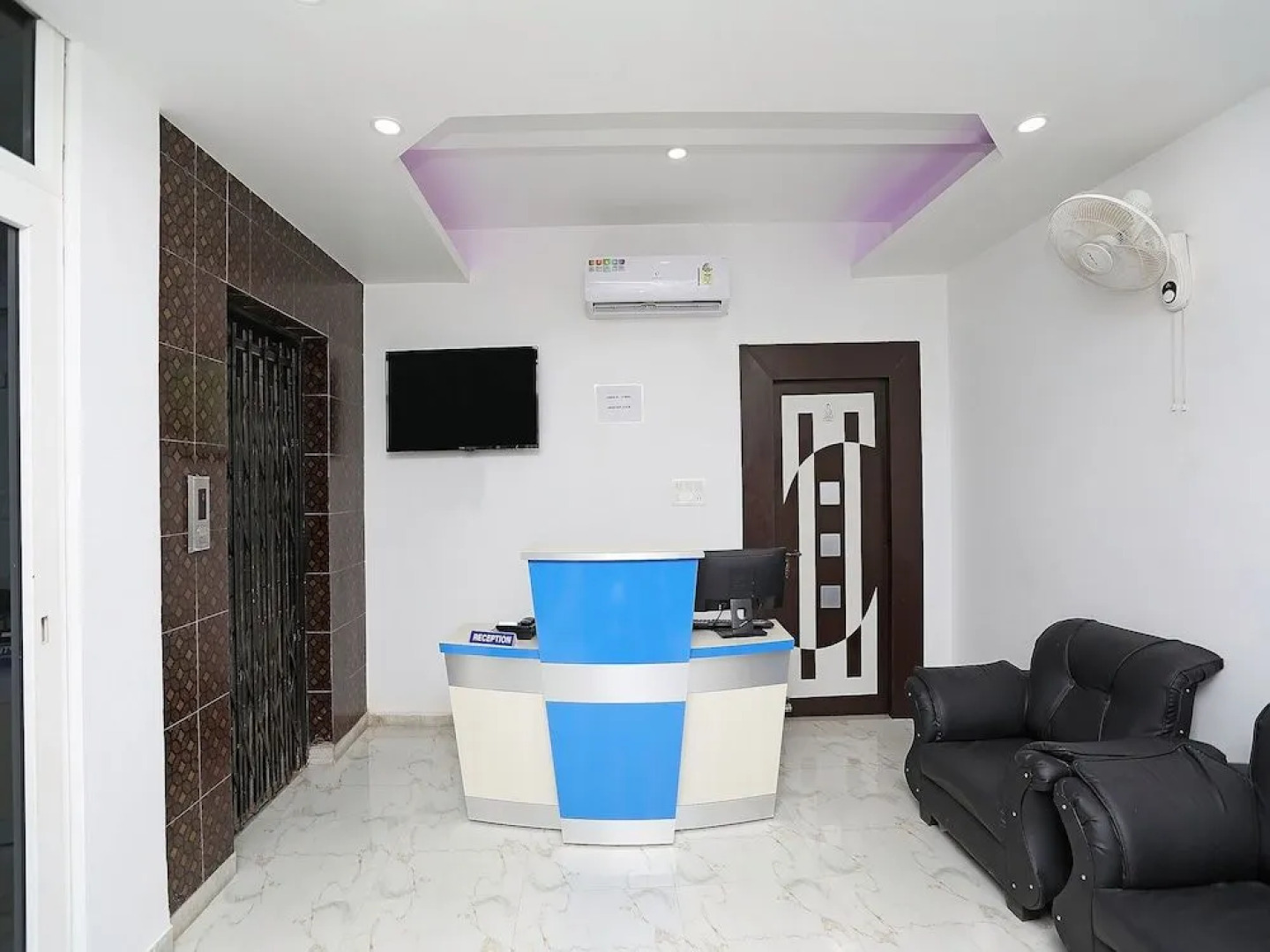 OYO 9675 Hotel Galaxy