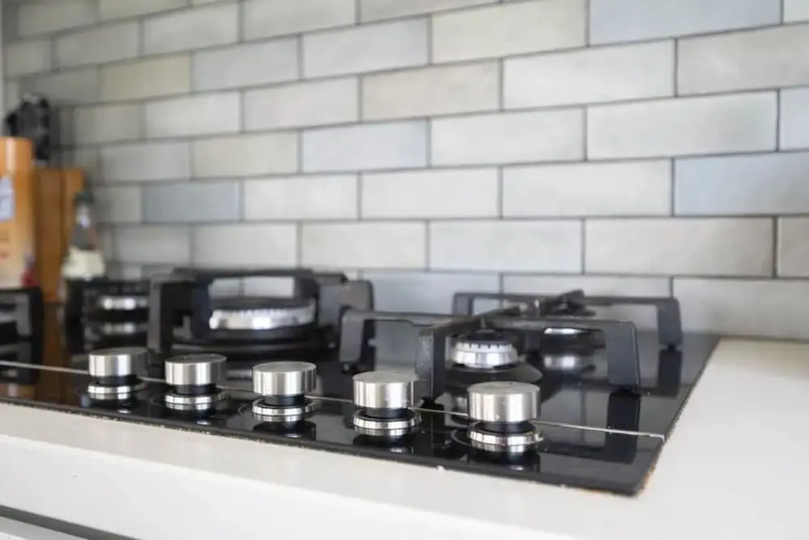 Modern Coastal Escape Pet Friendly With Fireplace