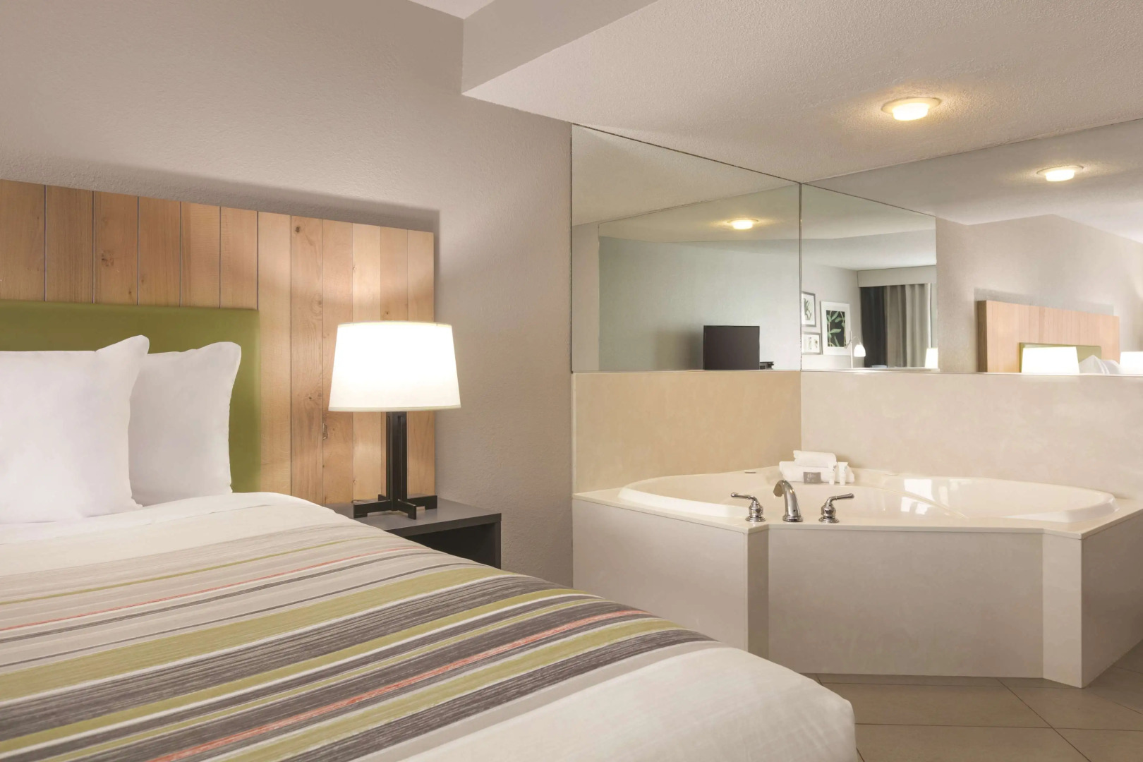 Country Inn & Suites by Radisson, London, KY