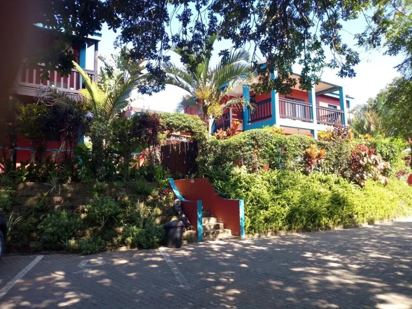Waves Lodge