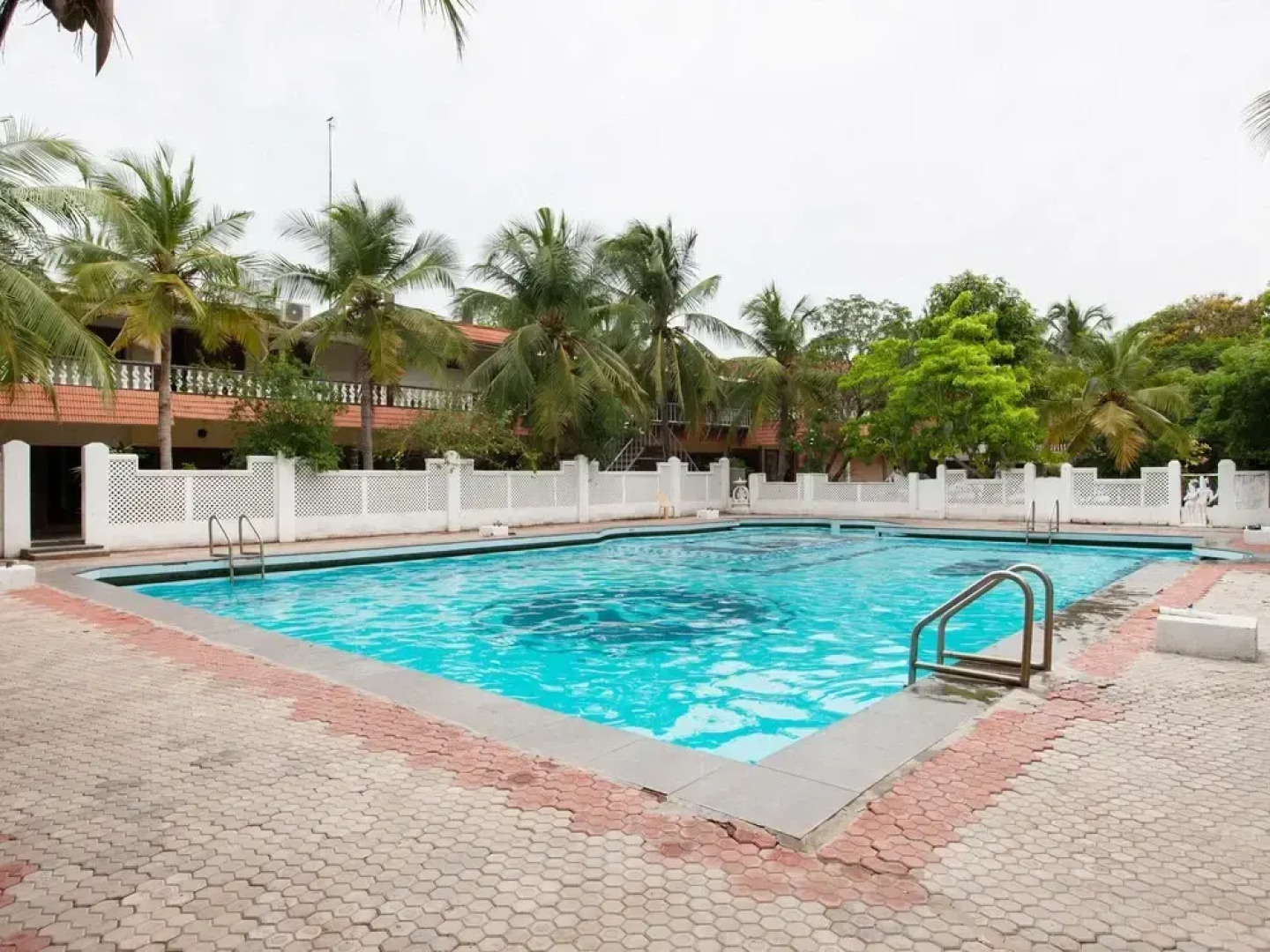 Capital O 40116 Sea Breeze Resort