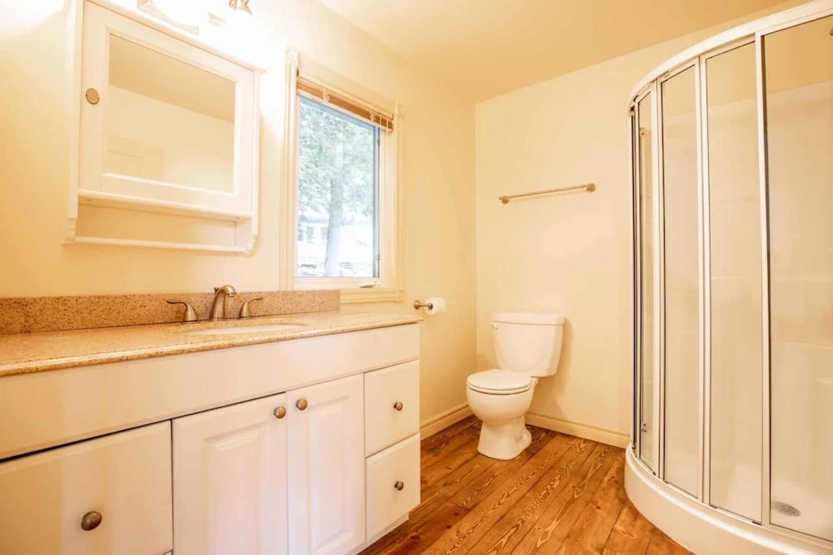 Wildflower Cottage A Fantastic boat access family cottage with a spectacular 500' of waterfront!