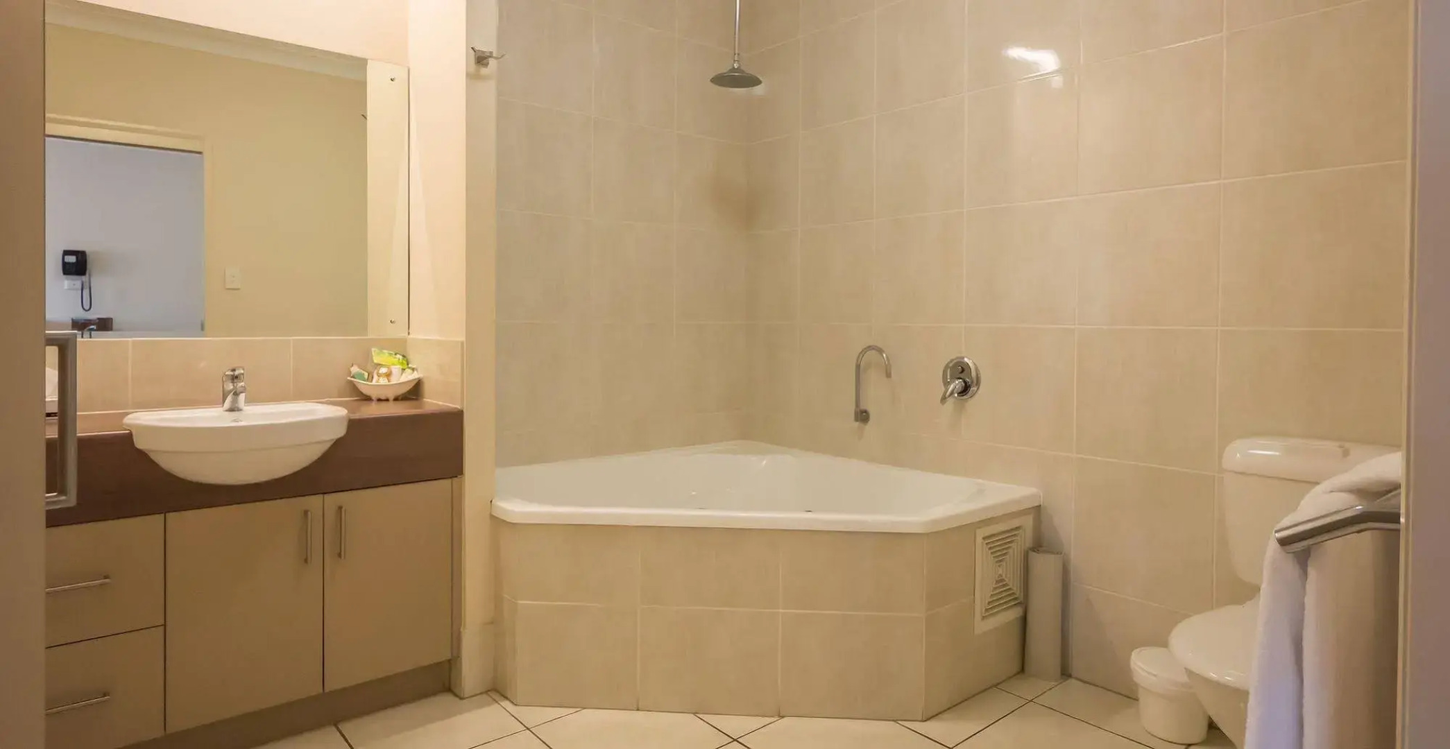 Emerald Inn by Travellers