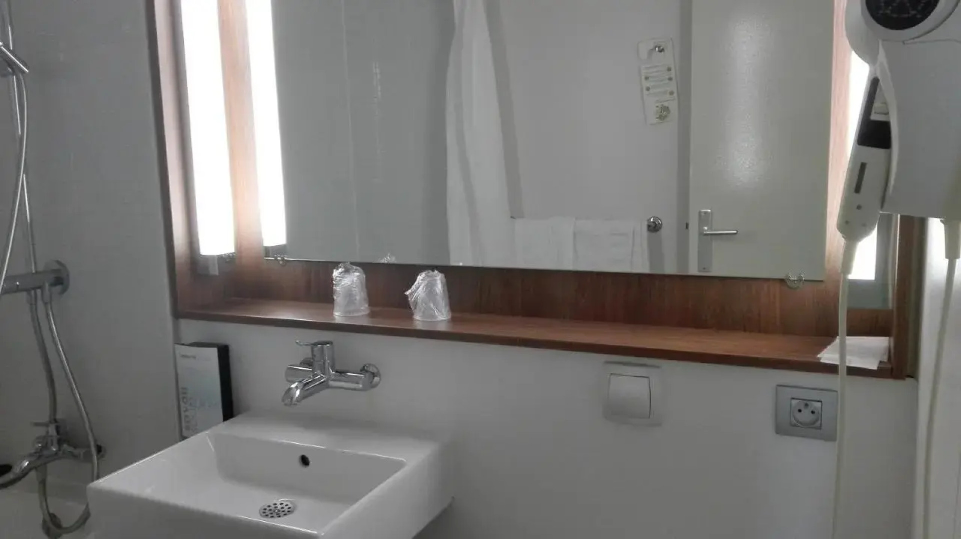 Pink Rainbow Hotel (TEST HOTEL)