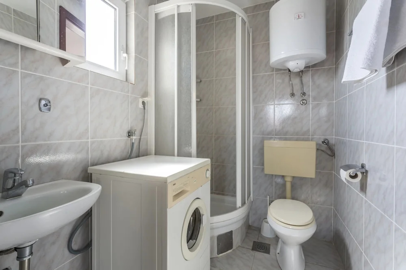 Bol Apartments Gospojica