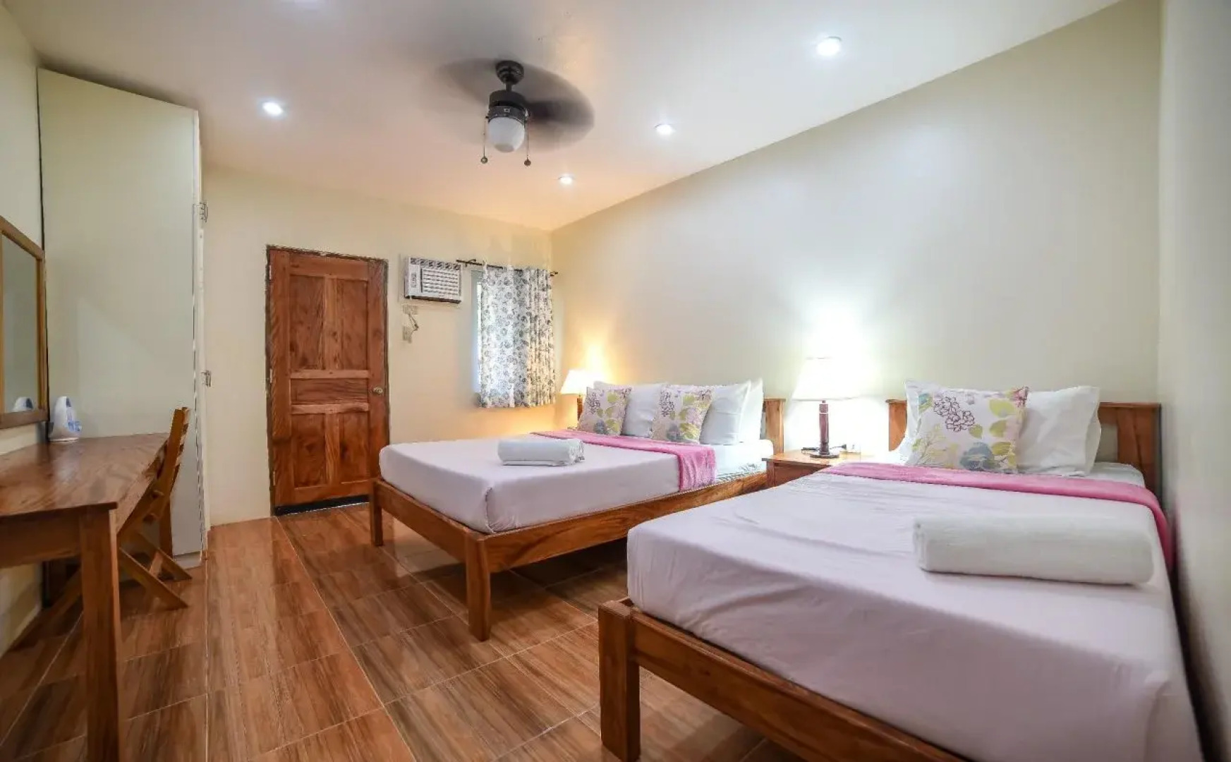 OYO 889 Amboy Hometel