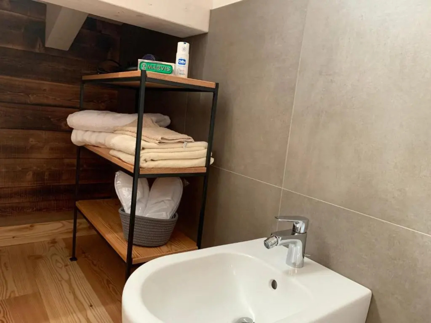 Camelot Luxury Houses Horses