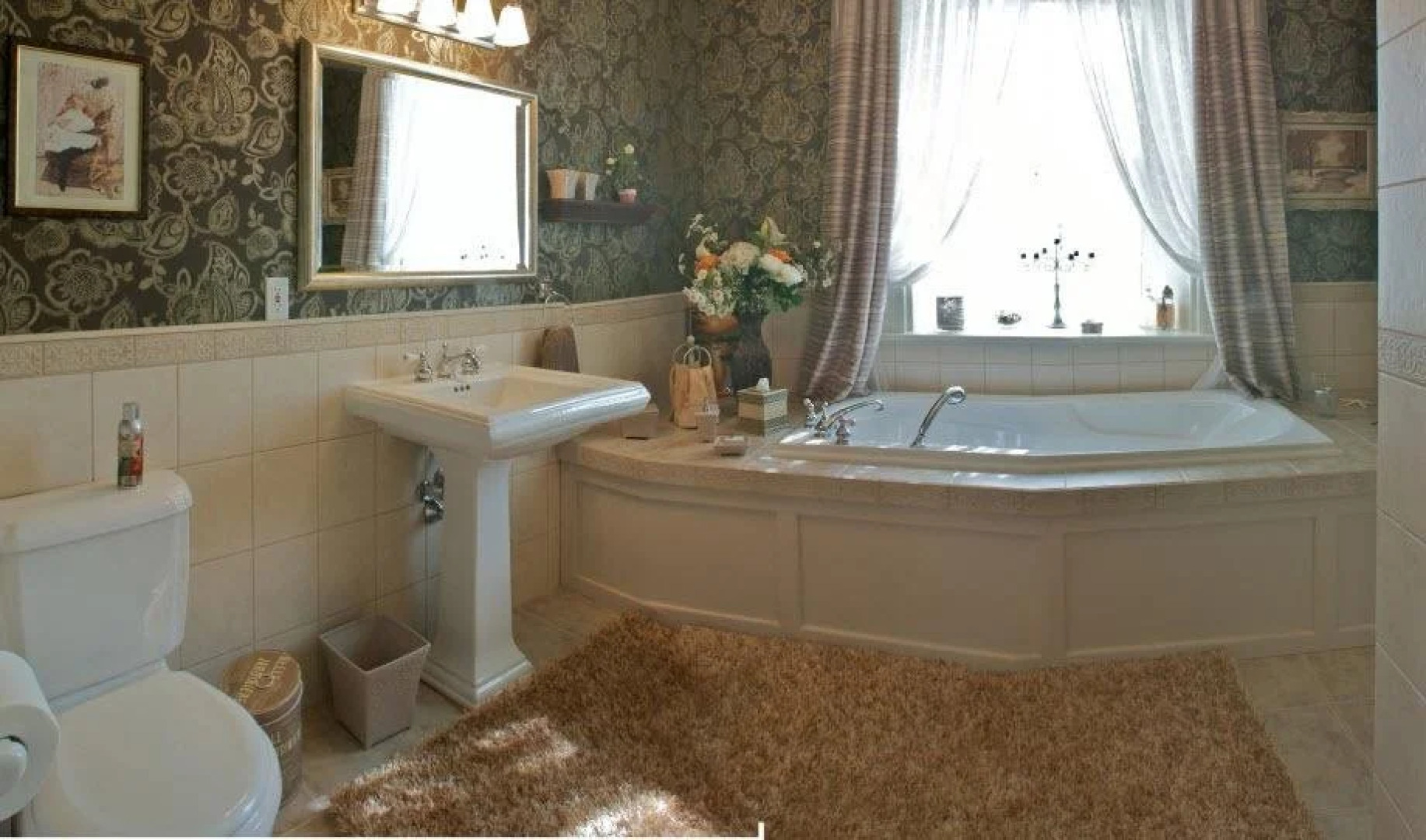 Maplehurst Manor Accomodations