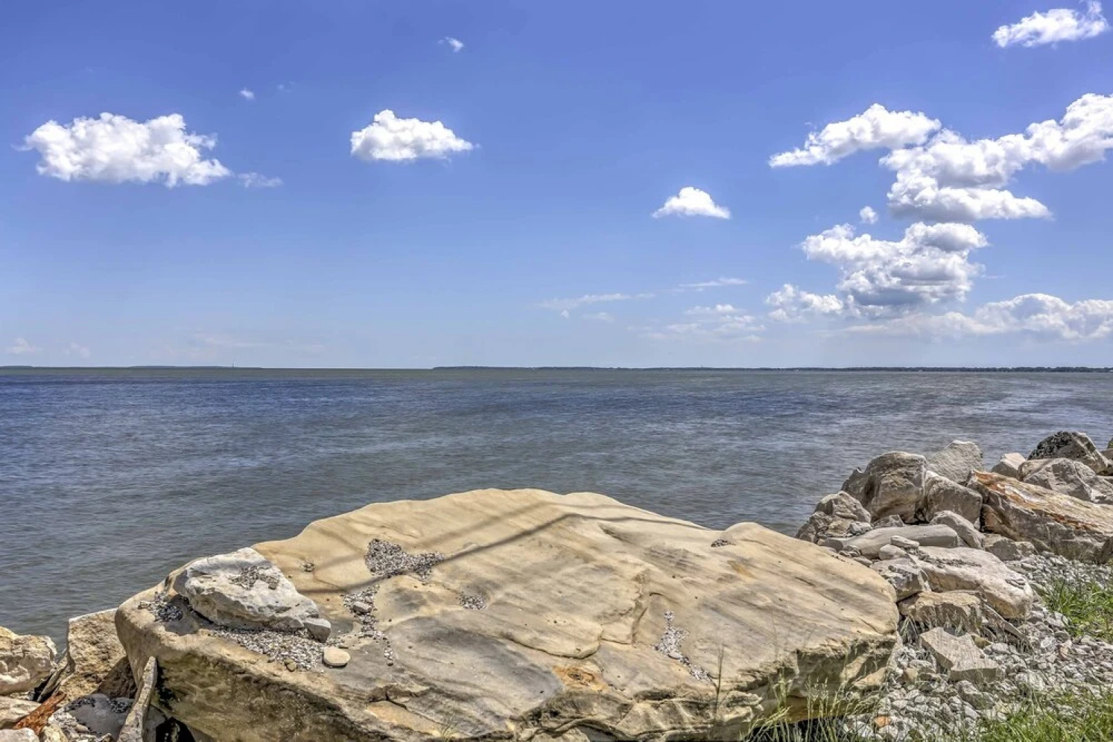 Charming Port Clinton Condo w/ Community Amenities