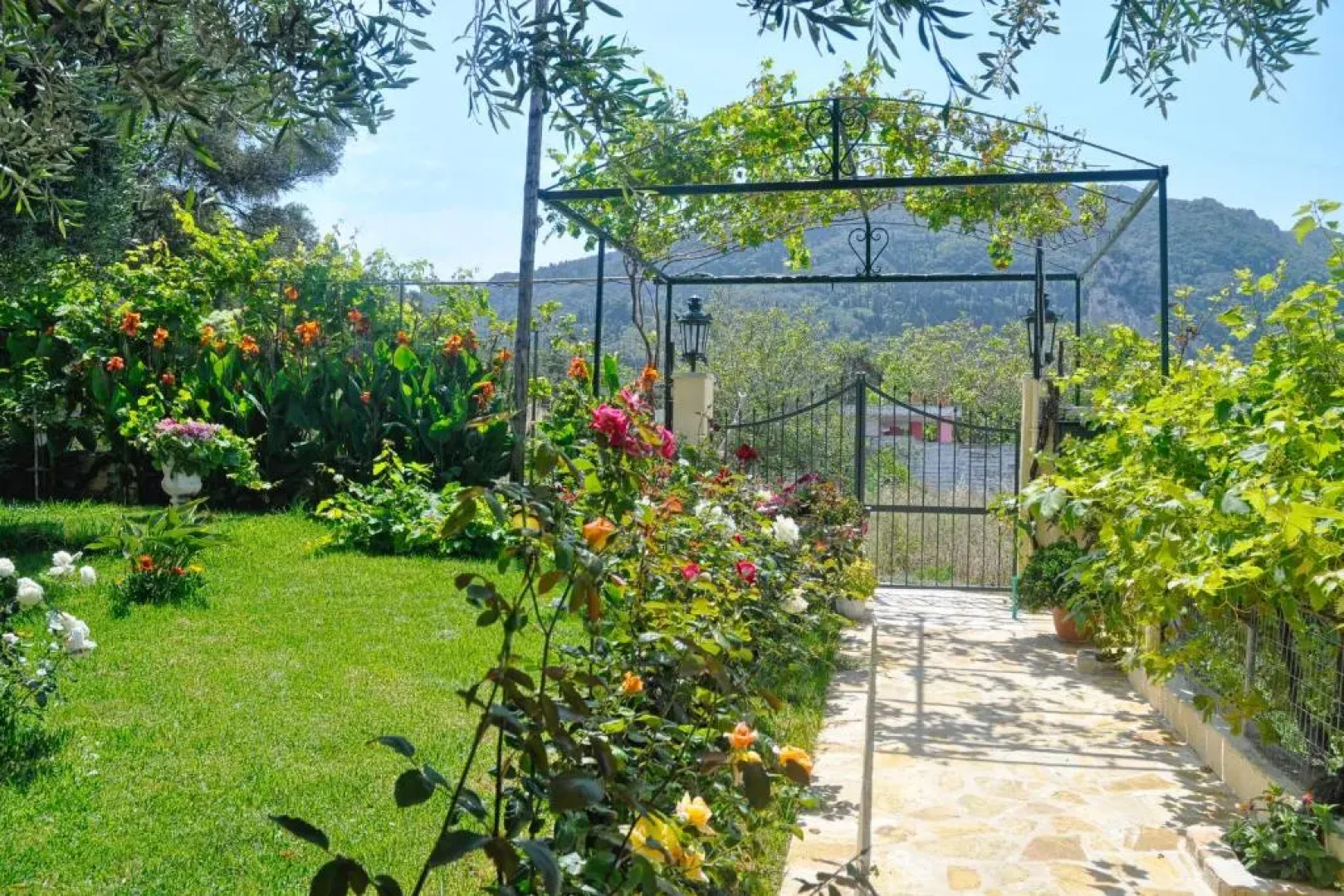 Holiday House Angelos A on Agios Gordios Beach