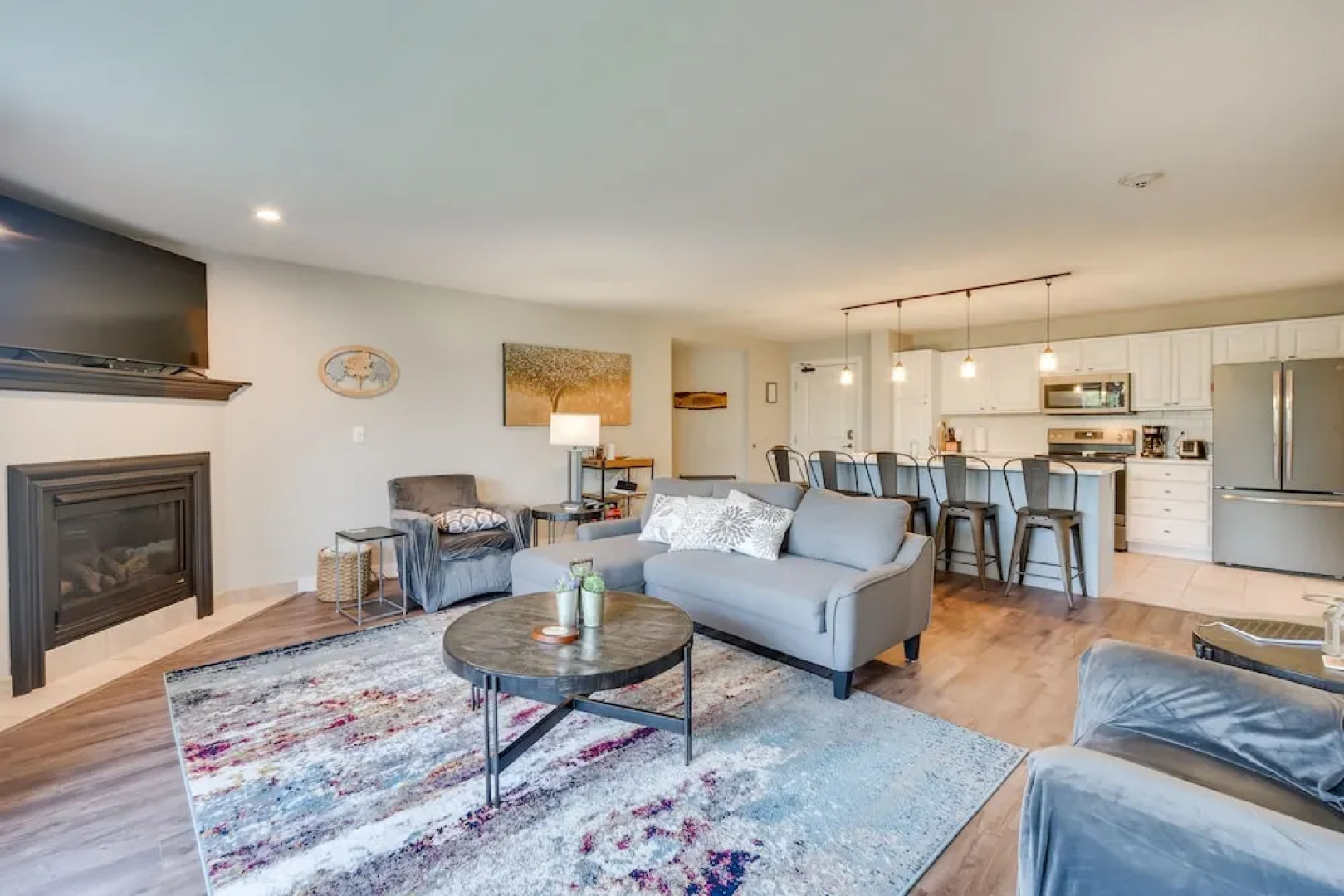 Lakefront Birchwood Condo w/ Pool & Hot Tub!