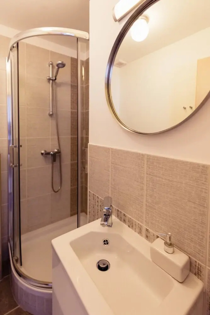 Rooms & apartments Karlo