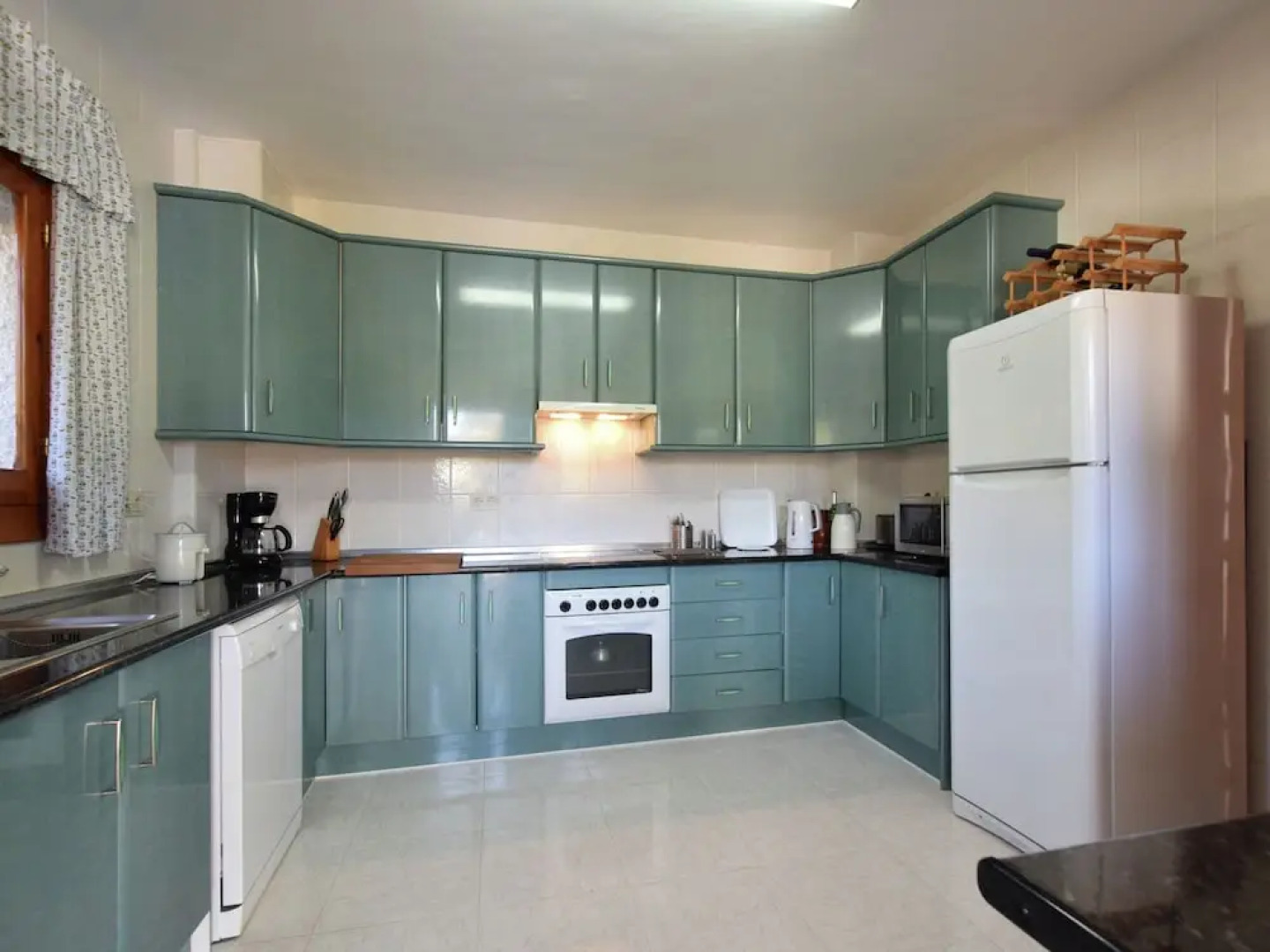 Lovely Holiday Home With Private Swimming Pool in Almogía