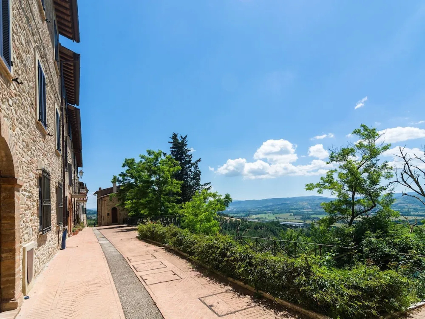 Holiday House With Pool and Fantastic Views