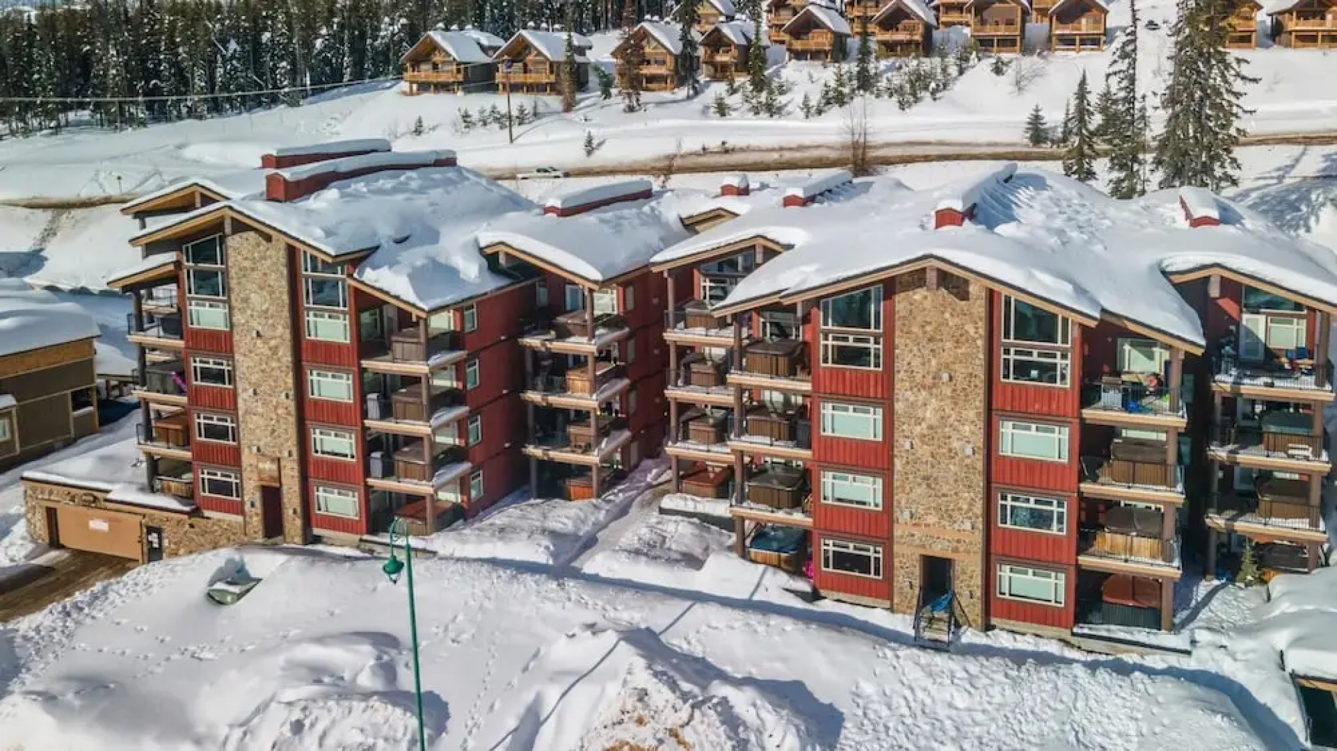 Raven's Nest - Luxury Pet Friendly Condo w/ Private Hot Tub & Mountain Views