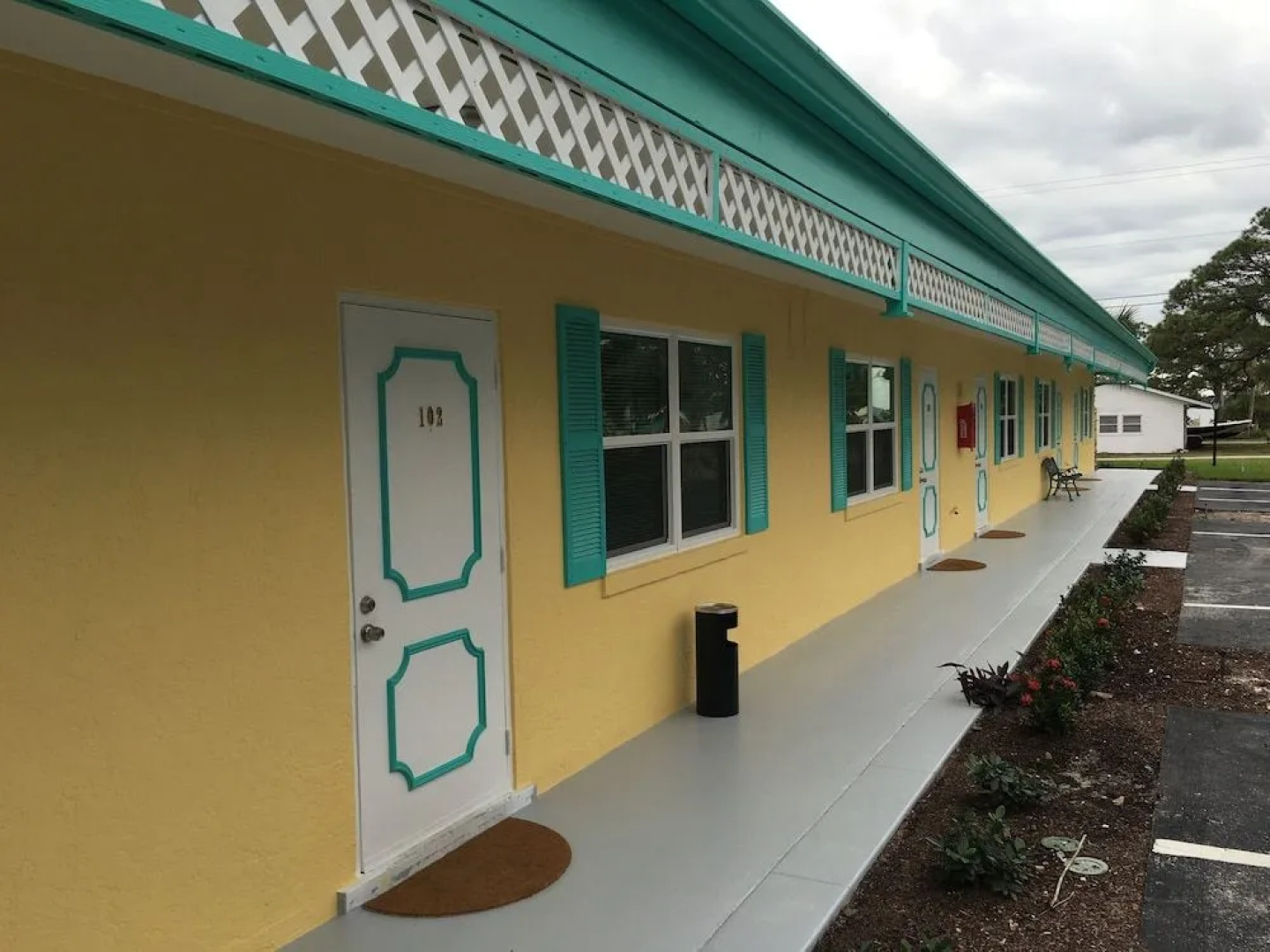 Englewood Bay Motel