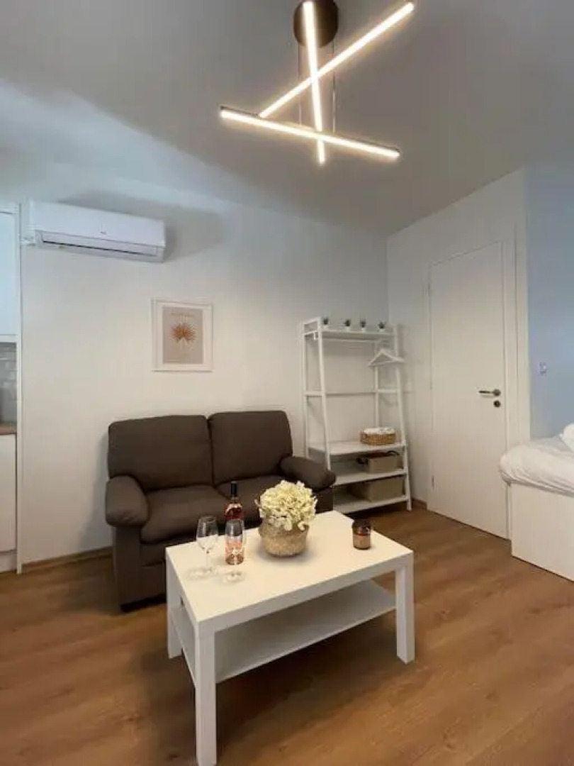 Persephone Stay Inn,Elevsis,Gr/3' from the Center