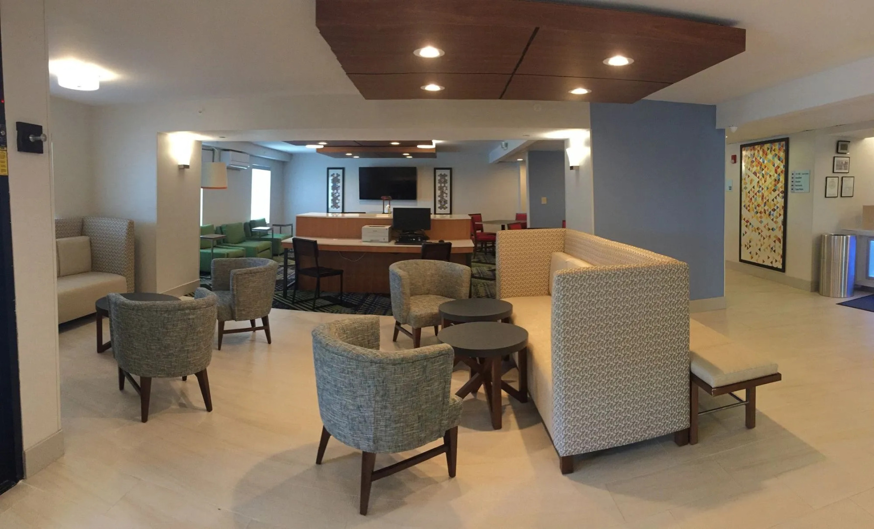 Holiday Inn Express and Suites Albany Airport- Wolf Road by IHG