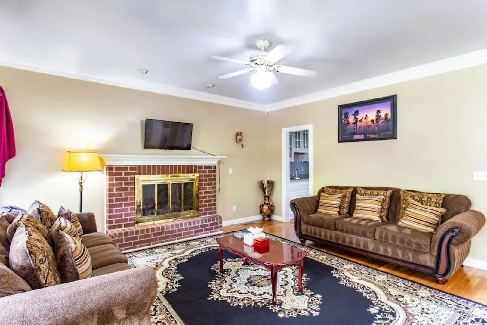 1369 Brentwood Almond - studio Br Apts